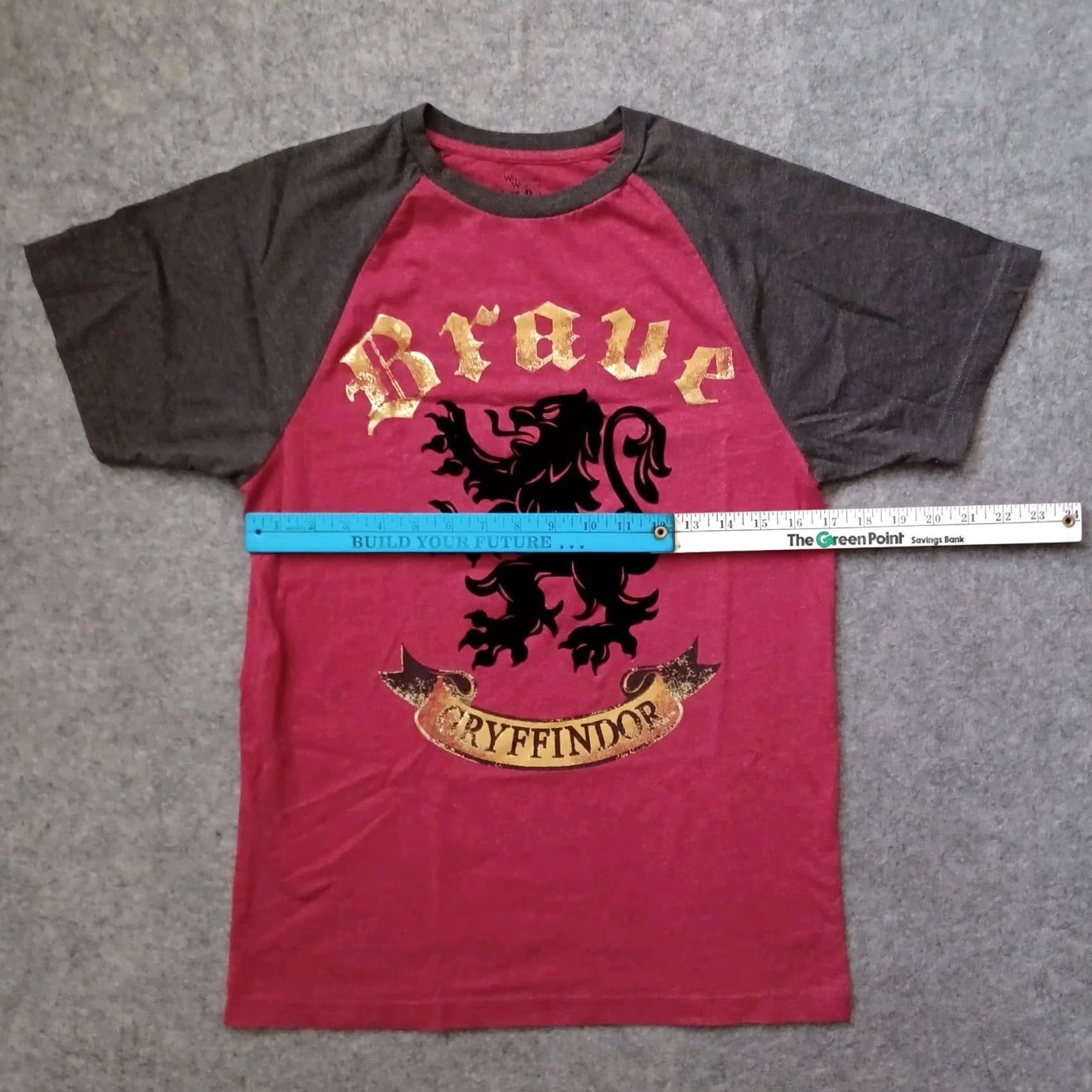 Vintage Harry Potter T Shirt Mens S Red Two Tone Raglan Sleeve Gryffindor Logo Crew Neck Short Sleeve Shirt Size US S / EU 44-46 / 1 - 4 Thumbnail