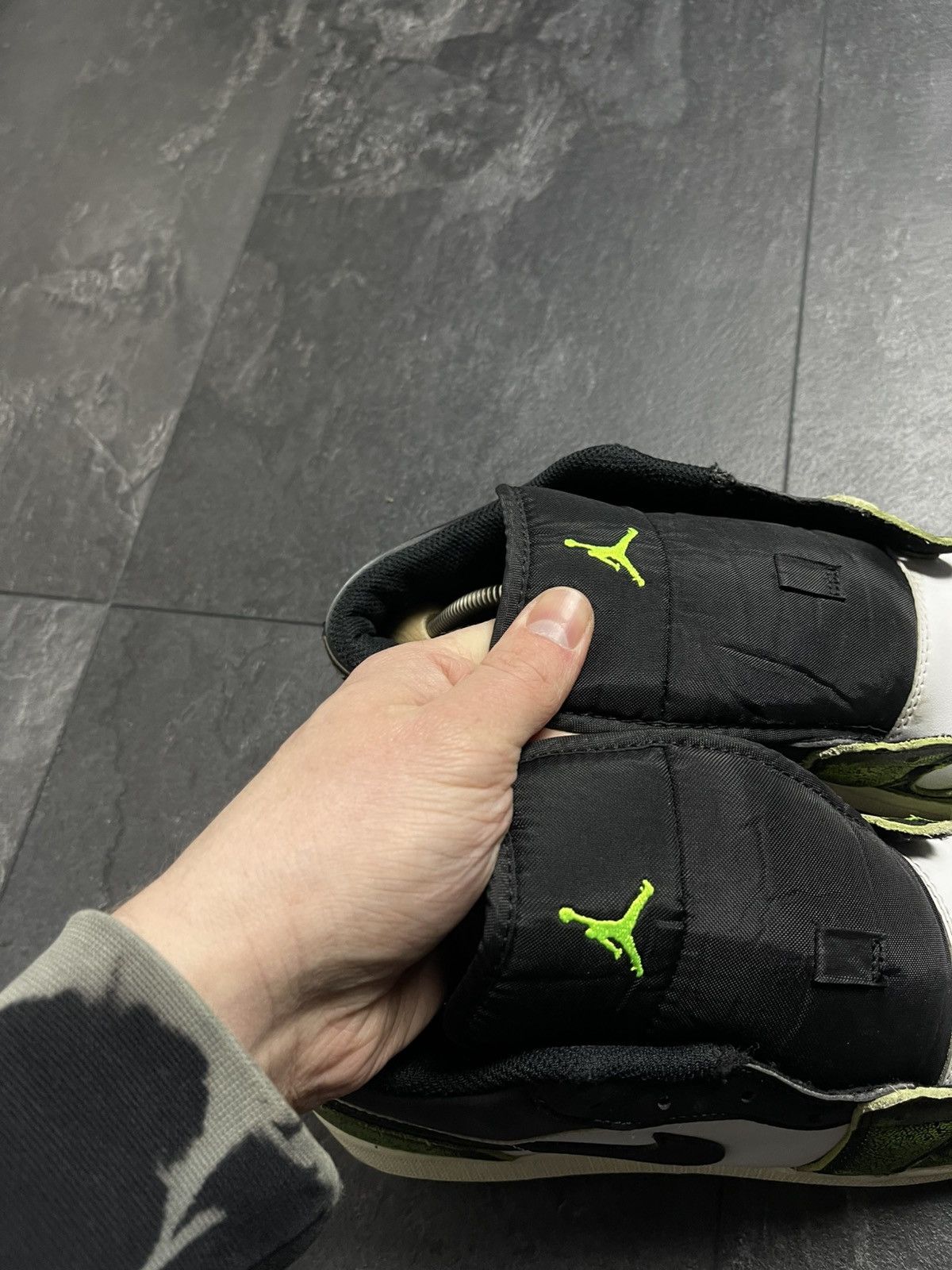 Streetwear Nike Air Jordan 1 Low SE GS Black/Green Size US 7 / EU 40 - 4 Thumbnail