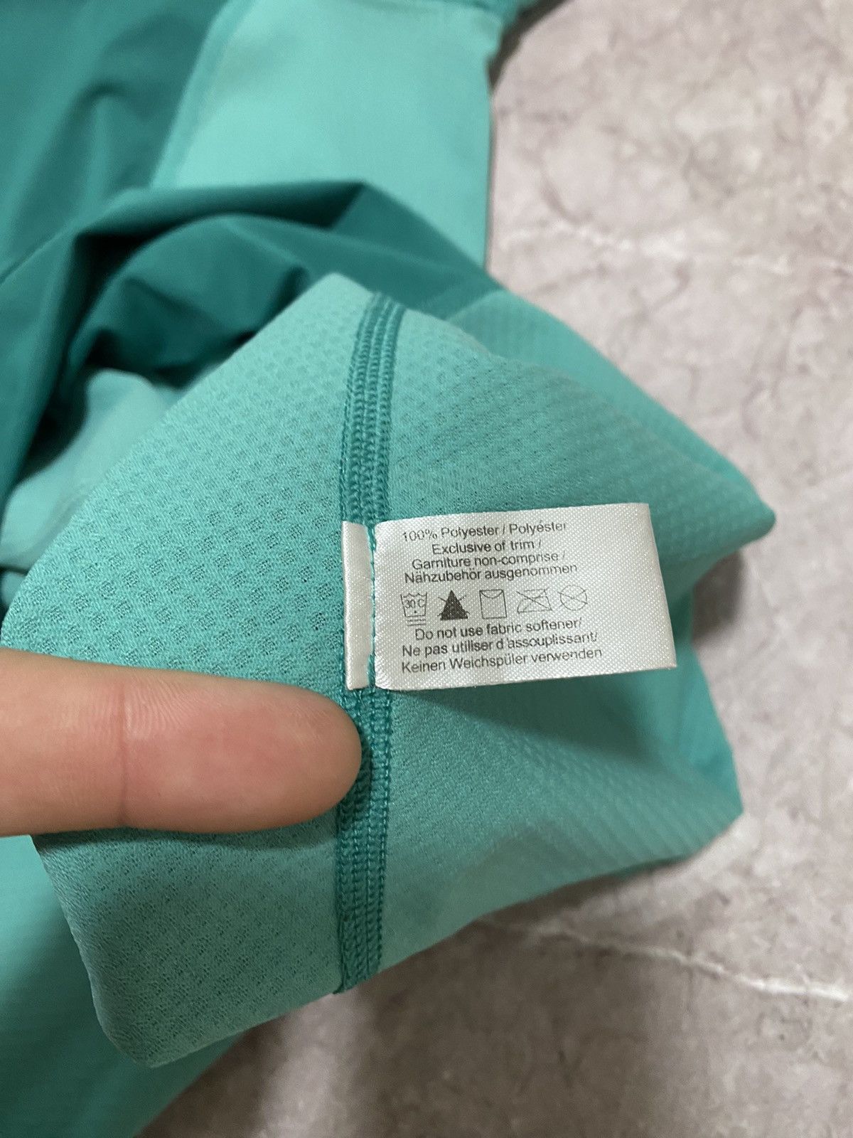 Arc'teryx Classic Arc’teryx Training Mini Centr Logo T Shirt Y2K Size L / US 10 / IT 46 - 7 Thumbnail