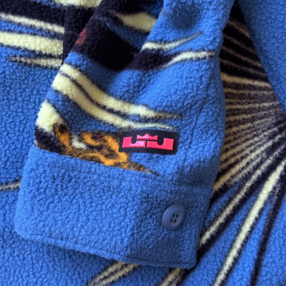 Nike NIKE LEBRON JAMES SHERPA BUTTON DOWN BASKETBALL JACKET XL Size US XL / EU 56 / 4 - 7 Thumbnail