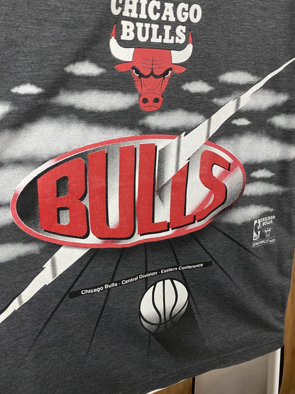 NBA 🐂Vintage 90s T-Shirt Spalding Chicago Bulls NBA VTG Tee🐂 Size US M / EU 48-50 / 2 - 6 Thumbnail