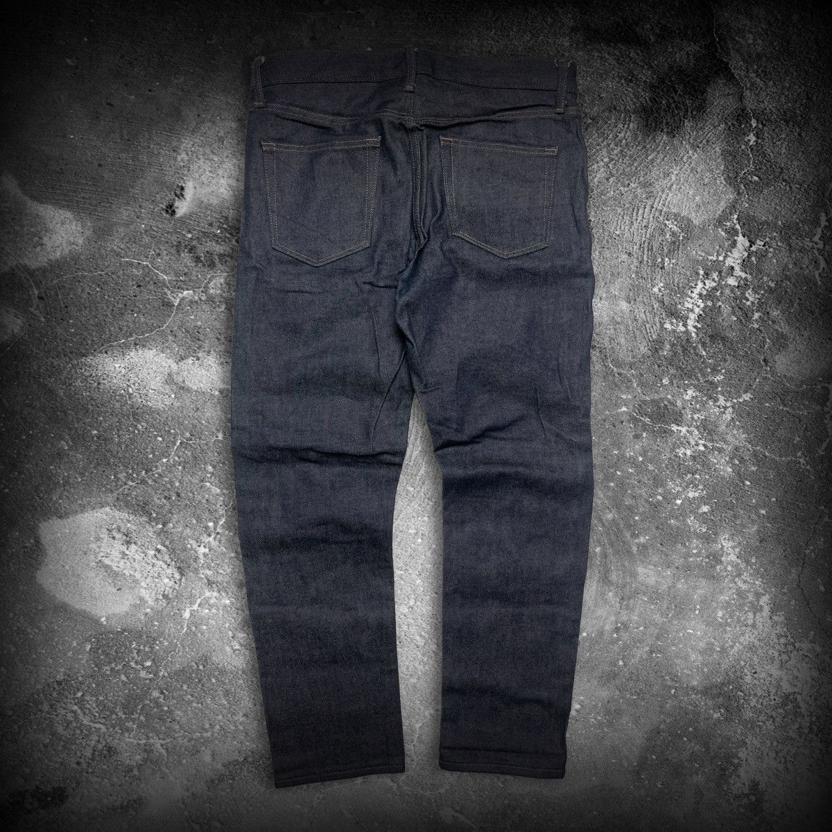 Uniqlo Uniqlo Dark Indigo Jeans Size 33 Straight Fit Size US 33 - 6 Thumbnail