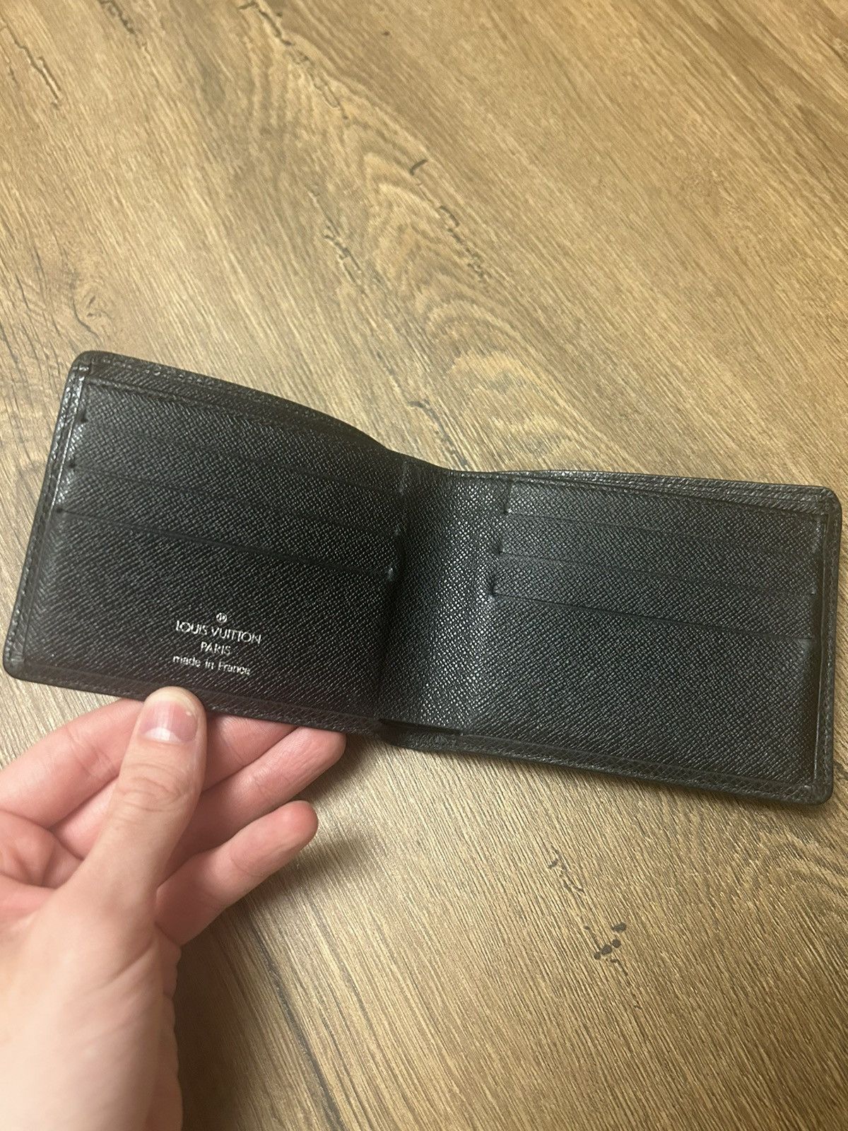 Louis Vuitton Louis Vuitton Black Taiga Leather Bifold Men’s Wallet Size ONE SIZE - 9 Thumbnail