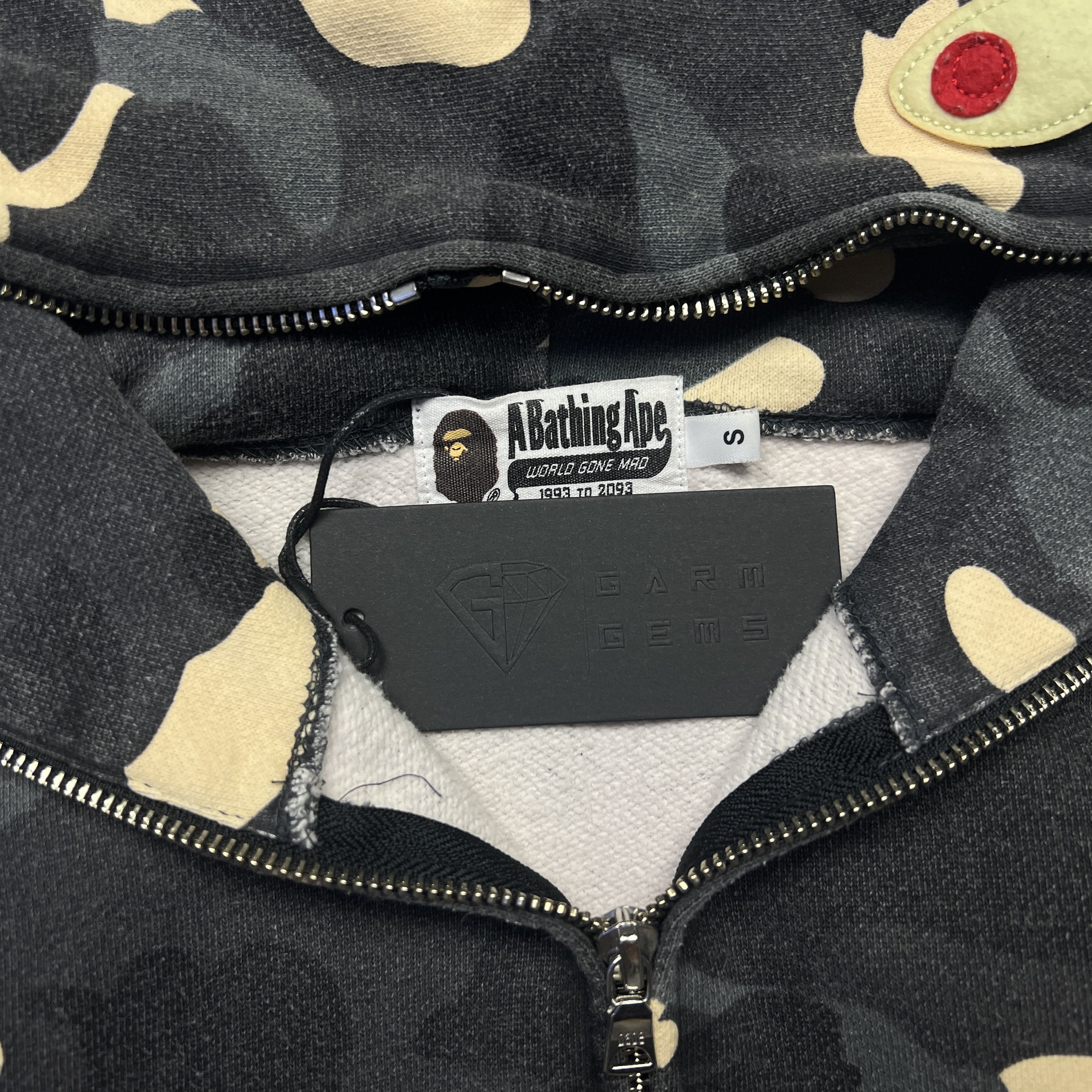 Bape A Bathing Ape Shark Camo Glow In The Dark Full Zip Hoodie Size US S / EU 44-46 / 1 - 7 Thumbnail