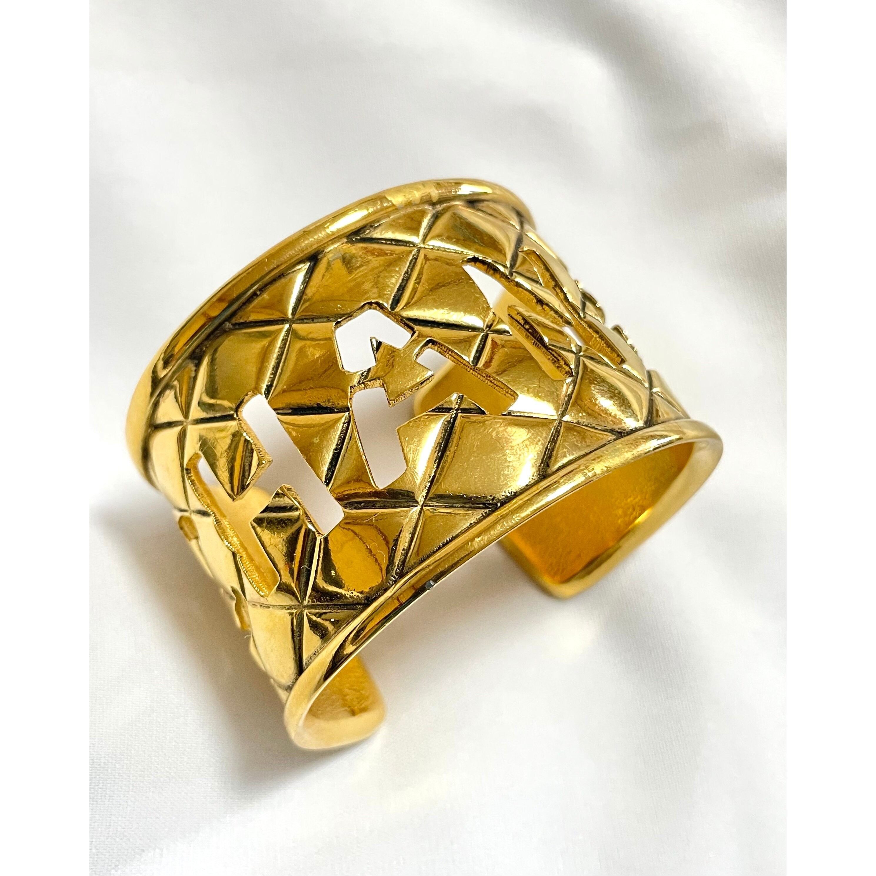 Chanel Vintage Chanel cutout logo bangle with matelasse design. Size ONE SIZE - 1 Thumbnail