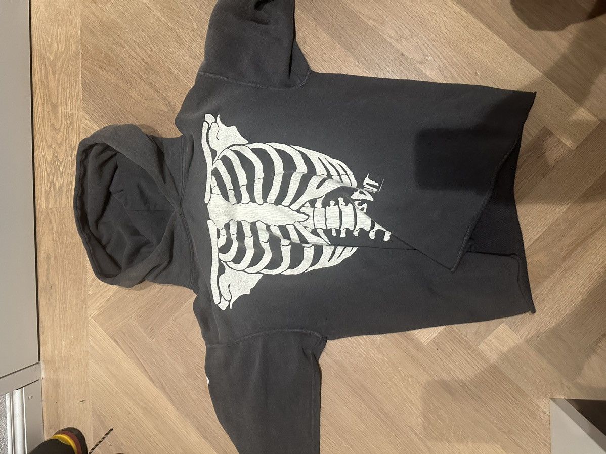 image of Saint Mxxxxxx Bone Vl Hoodie in Grey, Men's (Size Medium)