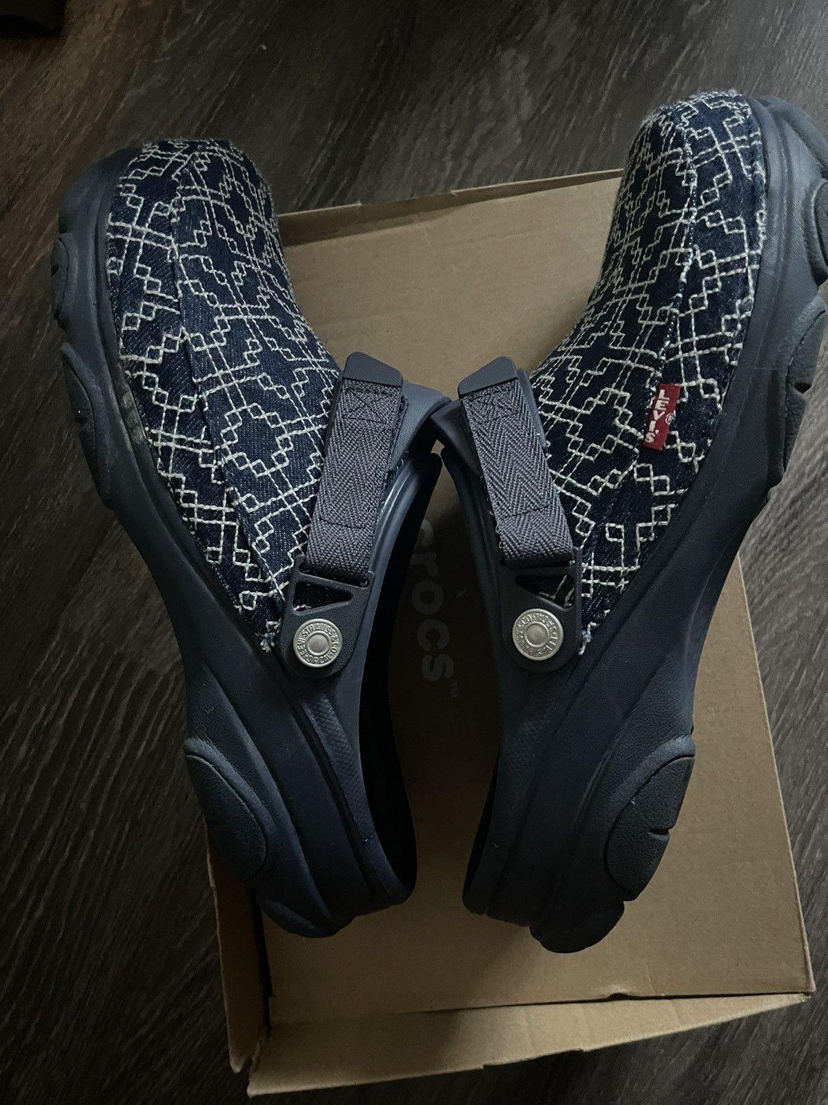 Crocs × Levi's Levi’s crocs Size US 11 / EU 44 - 2 Thumbnail