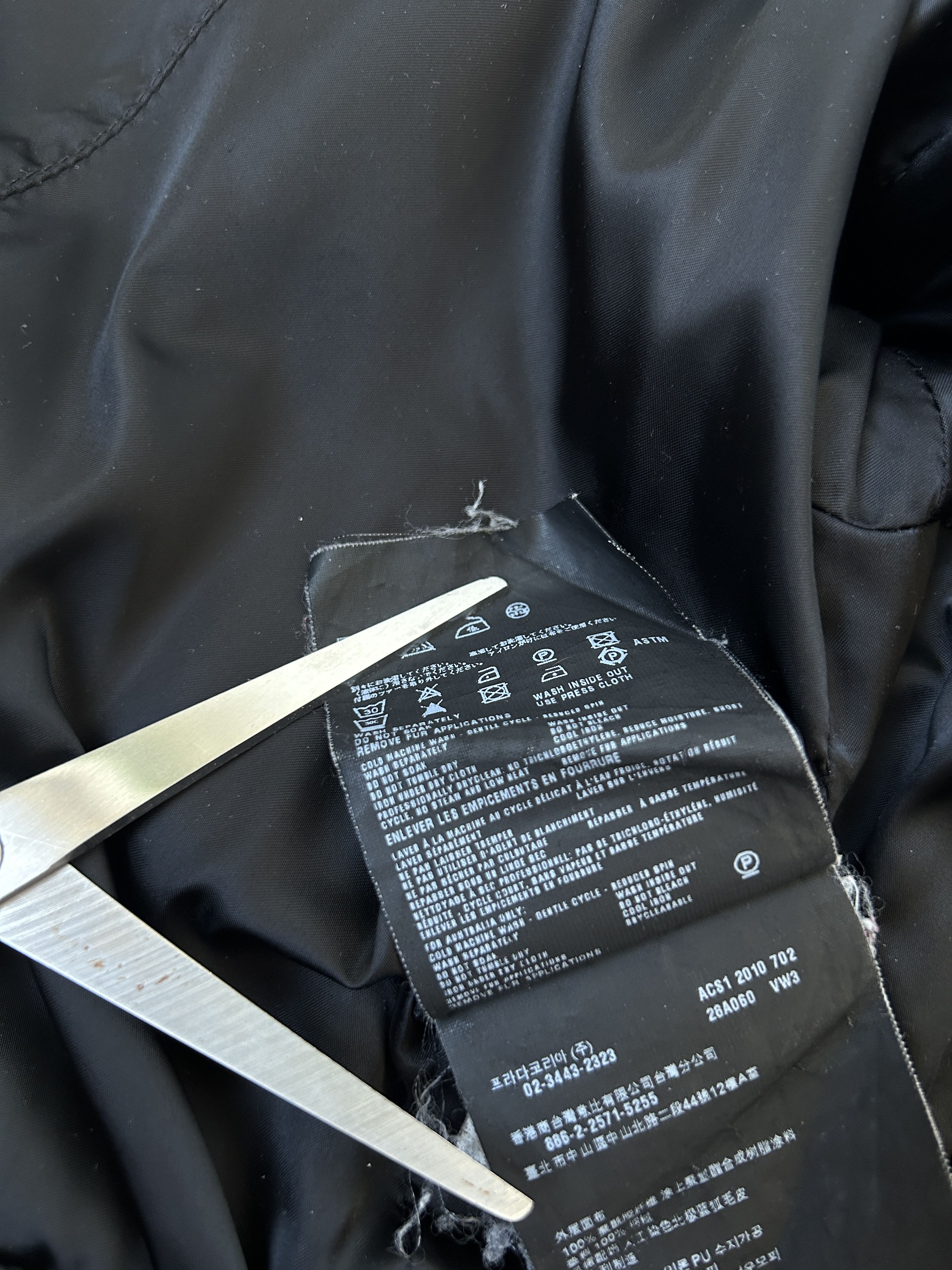 Prada AW2010 Prada sport triangle logo puffer jacket Size S / US 4 / IT 40 - 19 Thumbnail