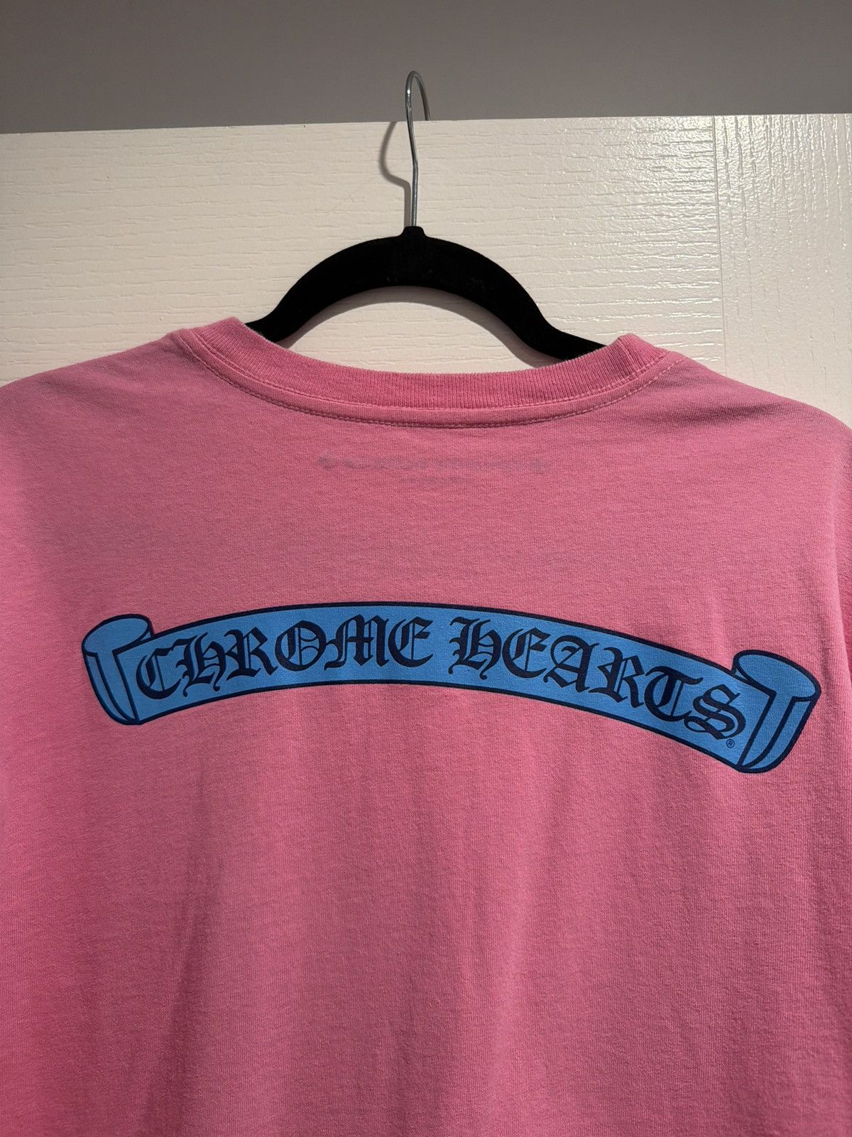 Chrome Hearts Chrome Hearts Scroll Logo Pocket Tee 'Pink/Blue' Size US L / EU 52-54 / 3 - 4 Thumbnail