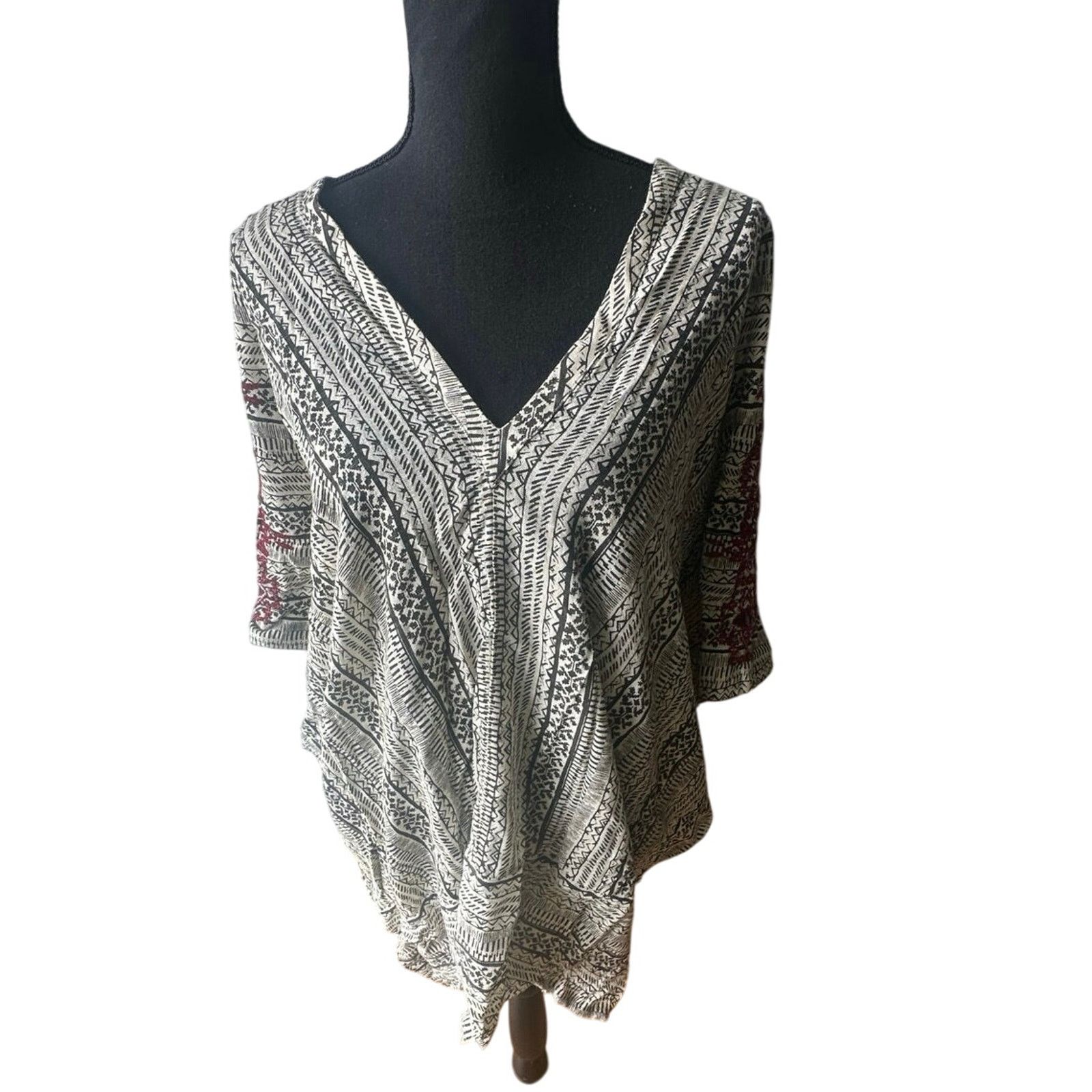 Free People Free People Flowy Dress/Poncho Black Pattern Red Embroidery Size M / US 6-8 / IT 42-44 - 1 Thumbnail