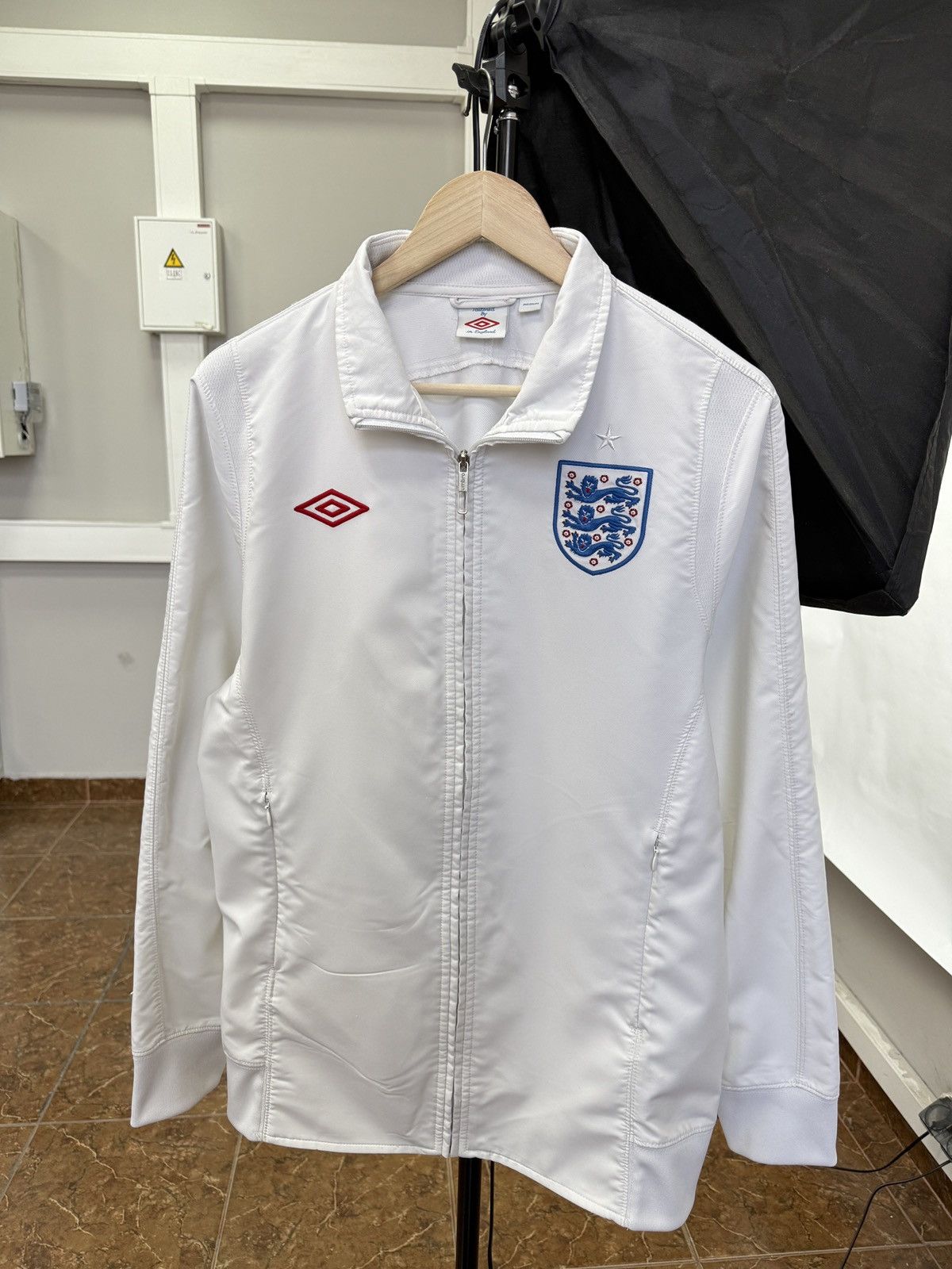 Umbro 🏴󠁧󠁢󠁥󠁮󠁧󠁿 2012 England Umbro Soccer Training Jacket Rare Retro Y2K Size US M / EU 48-50 / 2 - 1 Thumbnail