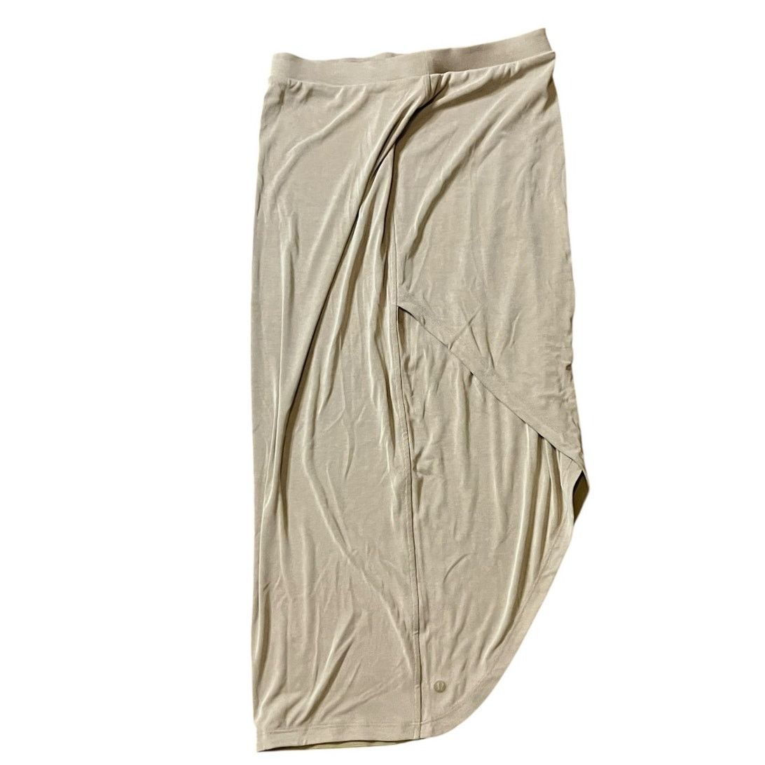 Lululemon Lululemon Drapey Softstreme Column Midi Skirt Size M Tan Size 30" / US 8 / IT 44 - 2 Thumbnail