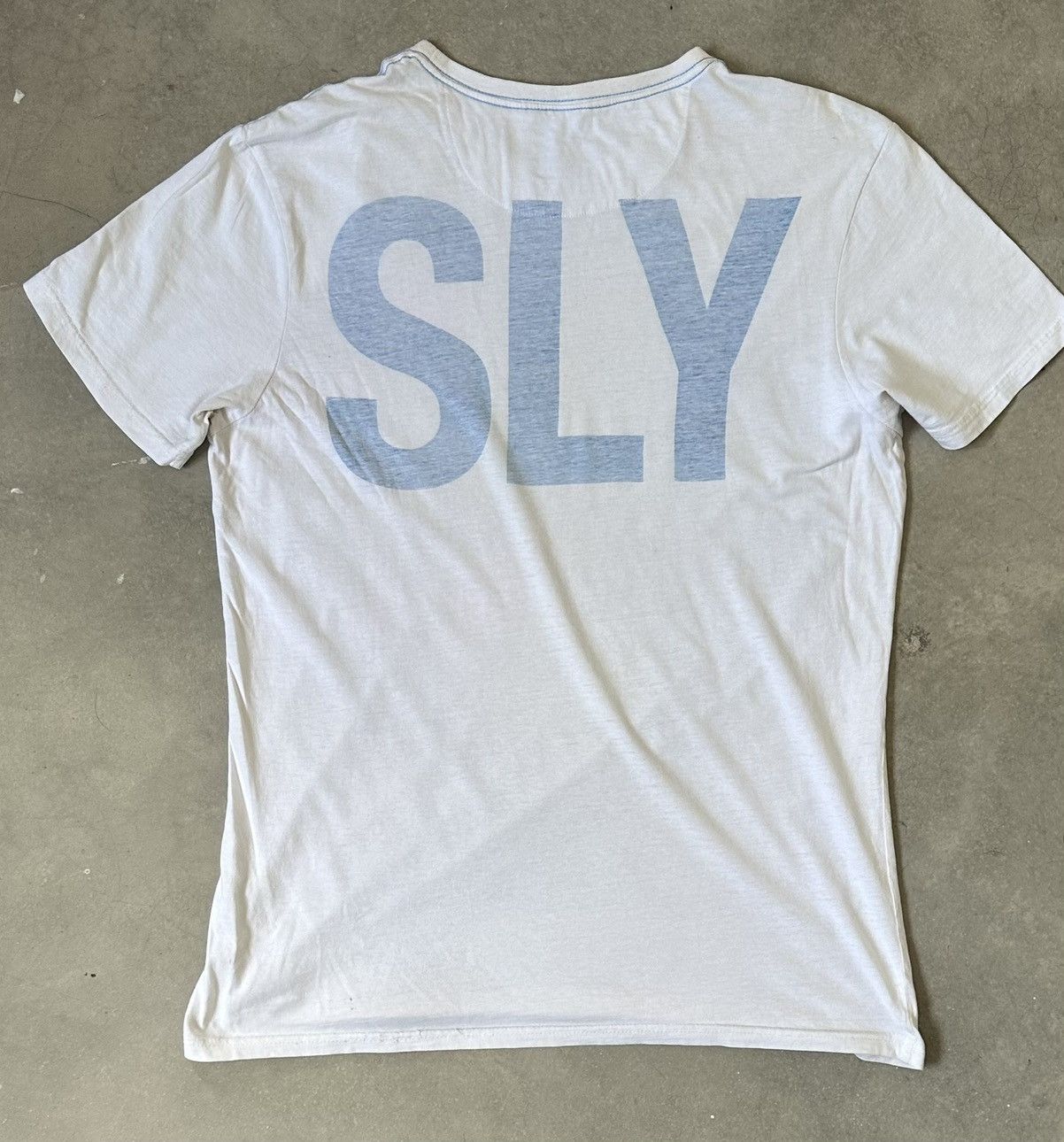 VINTAGE SLY JEANSWEST SNAP SHOT TEE