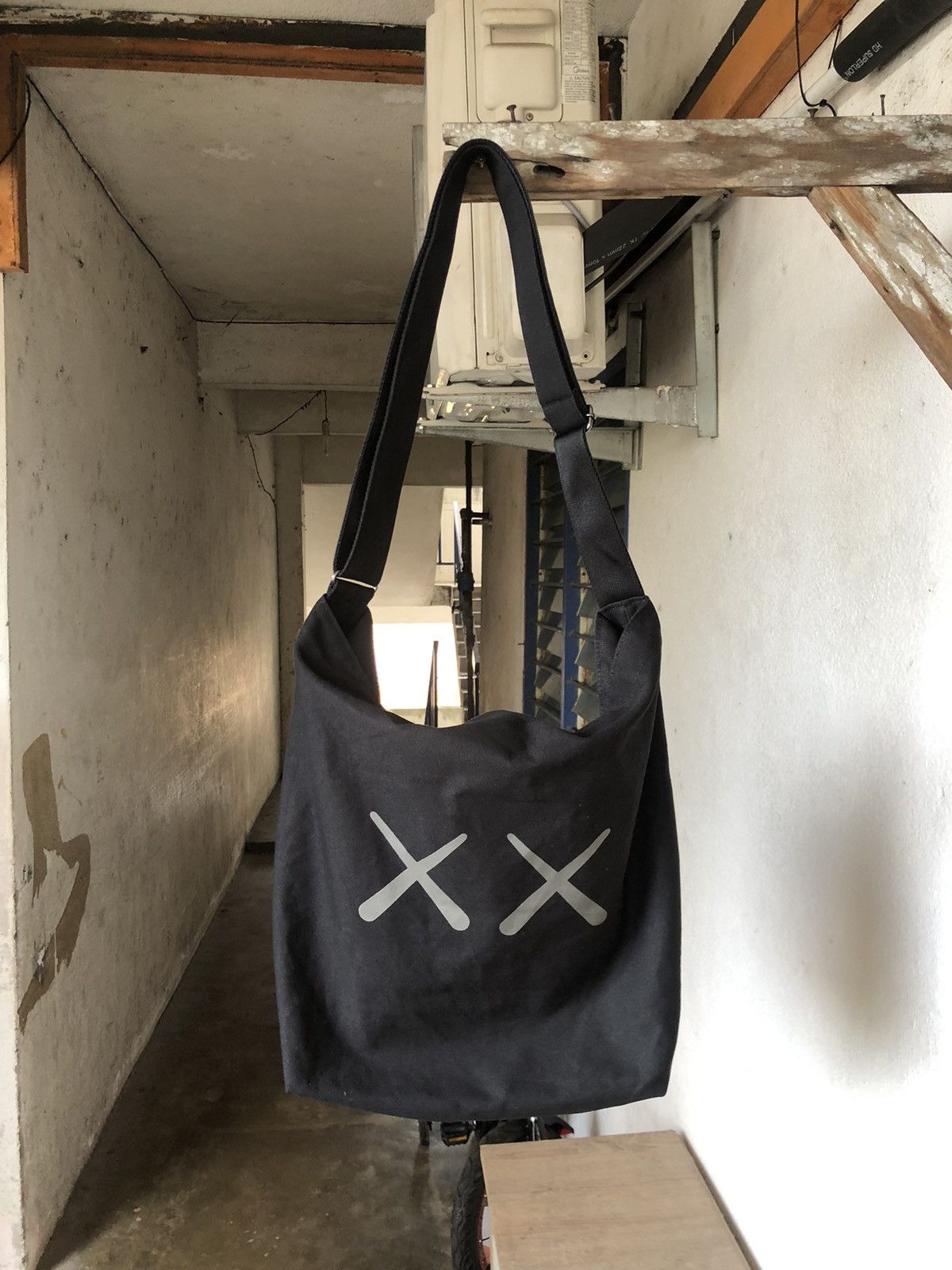Kaws Rare❗️Kaws x Andy Warhol Cross body Bag/ Tote Bag Size ONE SIZE - 12 Thumbnail