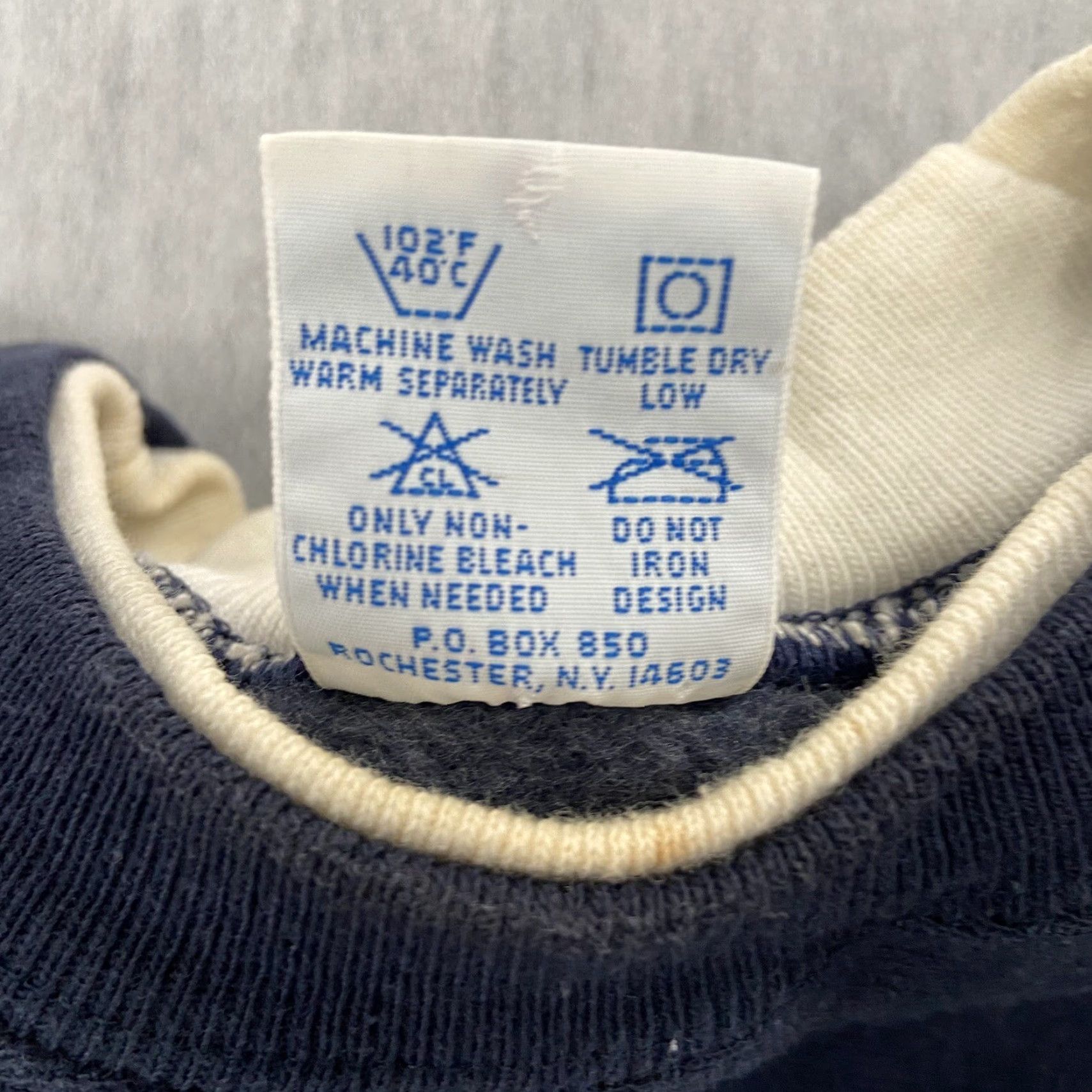 Champion VINTAGE Champion Reverse Weave Sweatshirt Crewneck Adult M Navy Blue Mens M 90s Sports Logo Embroidered Cotton Blend Sweatshirt Size US M / EU 48-50 / 2 - 6 Thumbnail