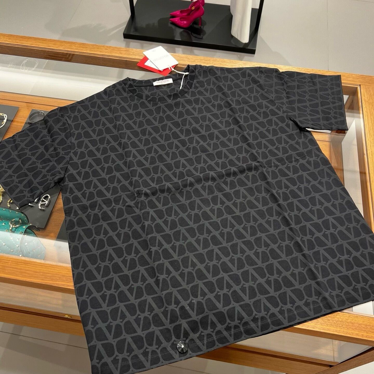 Valentino Valentino Men's Black Logo Loose T-shirt Size US S / EU 44-46 / 1 - 1 Thumbnail