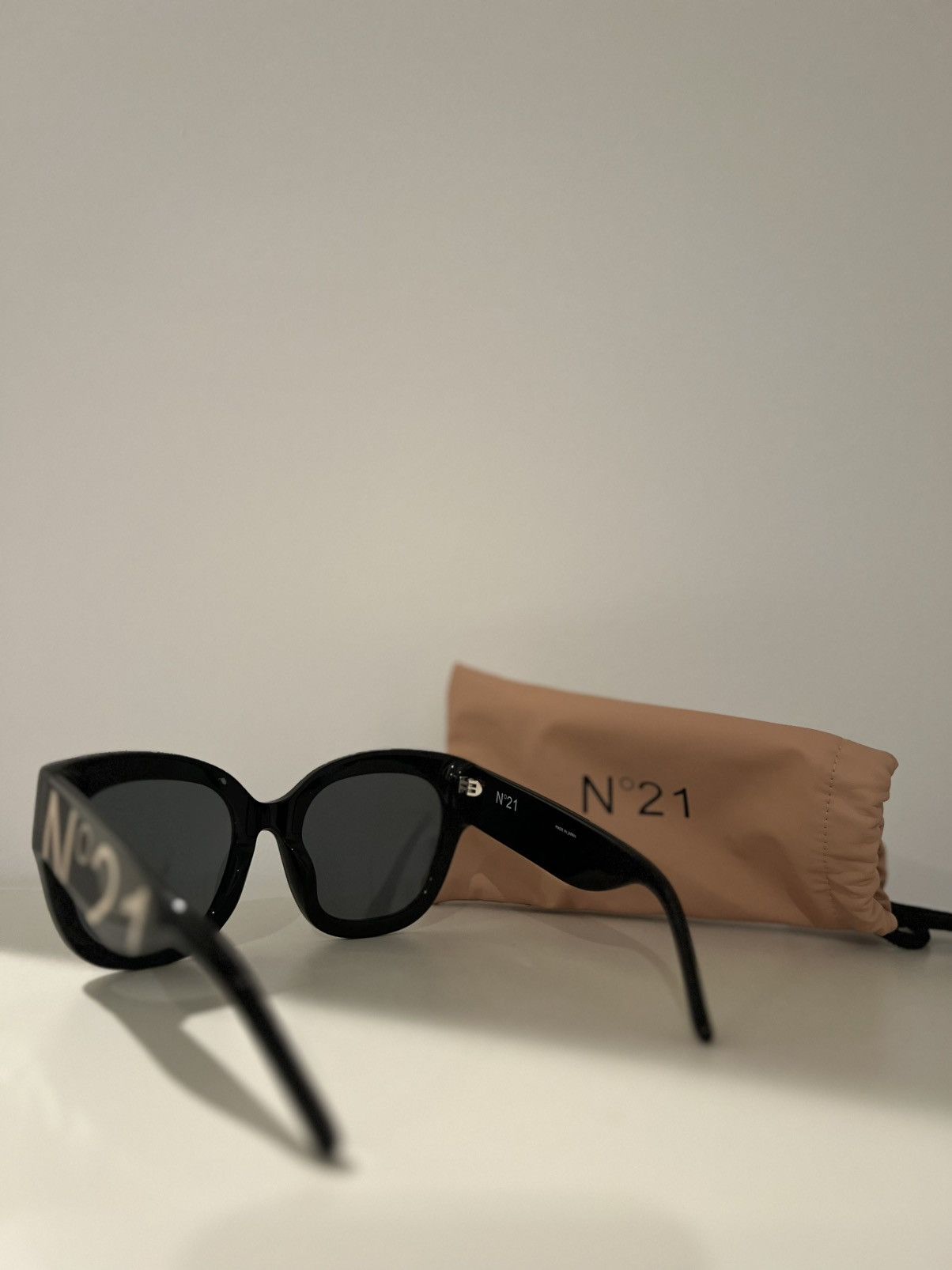 No. 21 No. 21 Black Sunglasses Size ONE SIZE - 2 Thumbnail