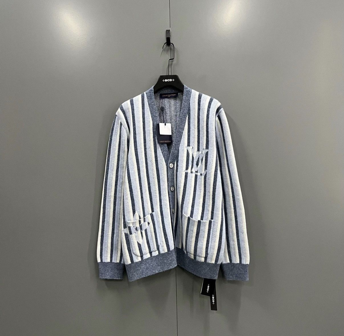 Louis Vuitton Louis Vuitton 26SS Striped Intarsia Logo Cardigan J41 Size XL / US 12-14 / IT 48-50 - 1 Thumbnail