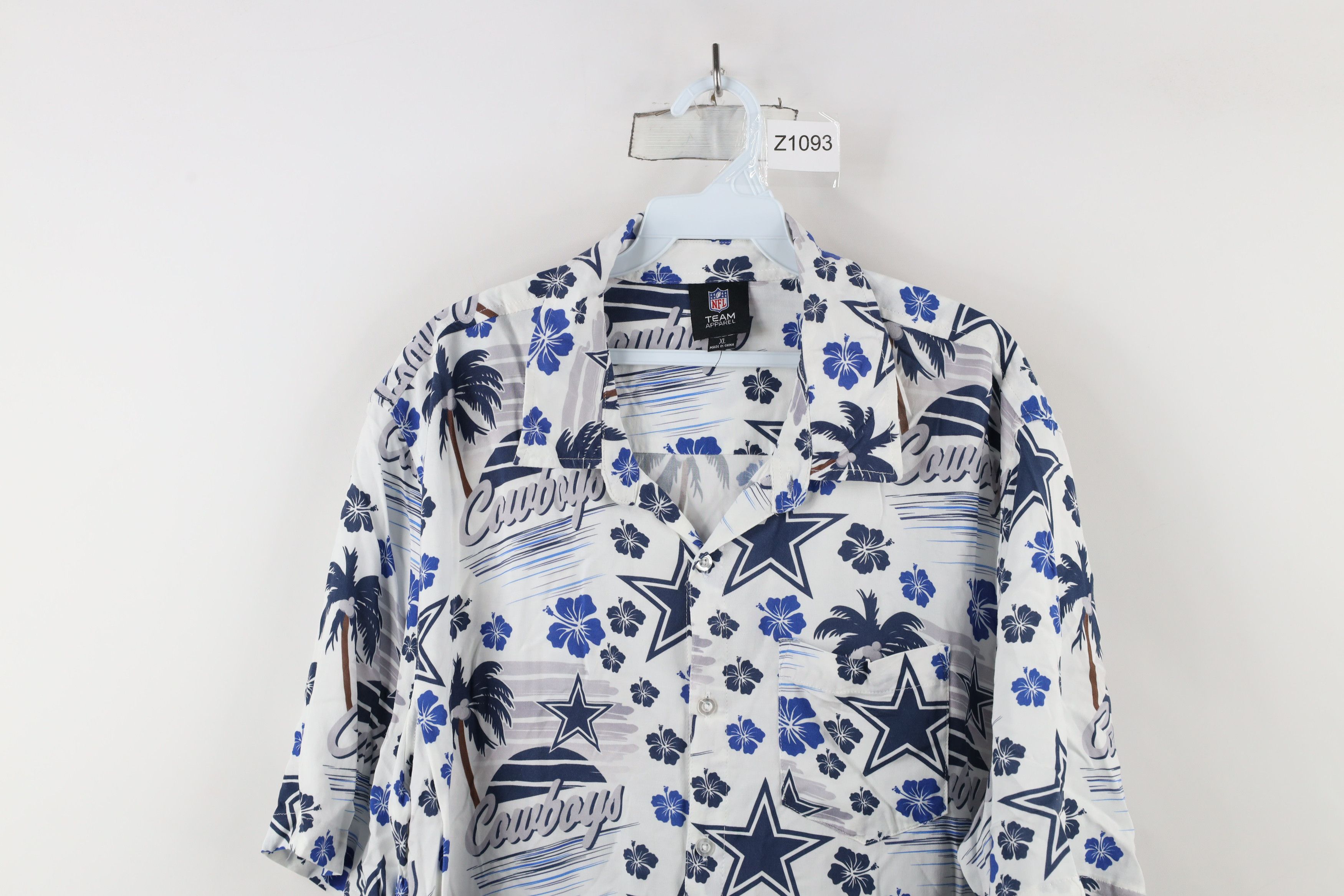 Vintage Vintage NFL All Over Print Cowboys Hawaiian Button Shirt Size US XL / EU 56 / 4 - 2 Thumbnail