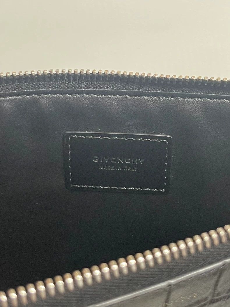 Givenchy Givenchy Crocodile Leather Clutch Size ONE SIZE - 3 Thumbnail