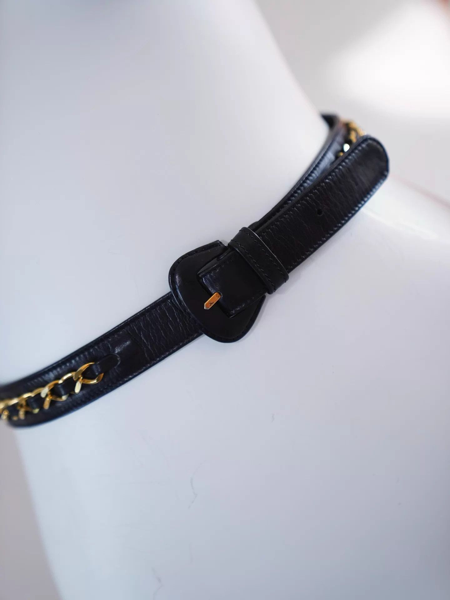 Chanel Chanel Vintage Black & Gold Leather Belt Size ONE SIZE - 3 Thumbnail