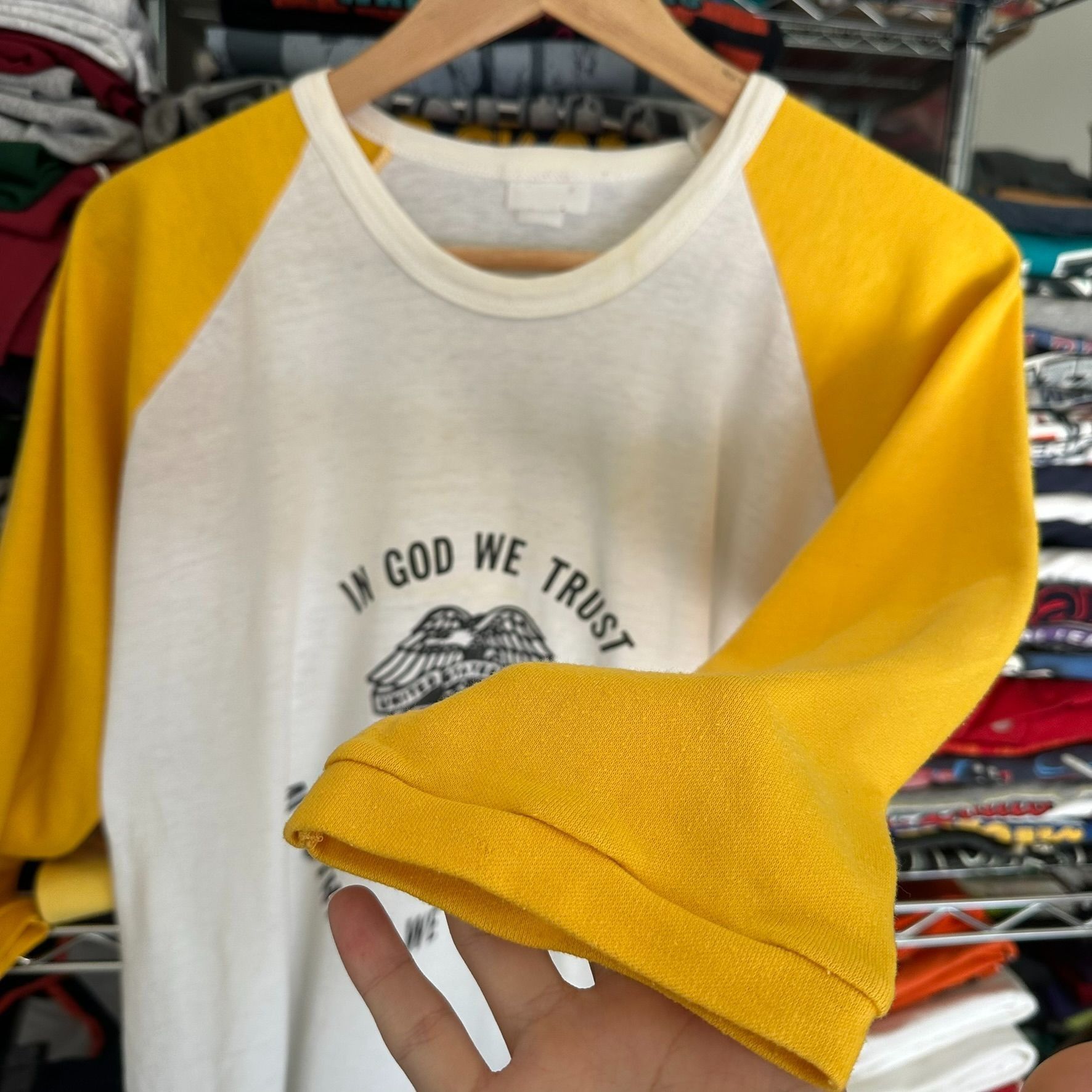 Vintage Vintage US Army Military Police Badge Raglan T-Shirt Single Size US L / EU 52-54 / 3 - 4 Thumbnail