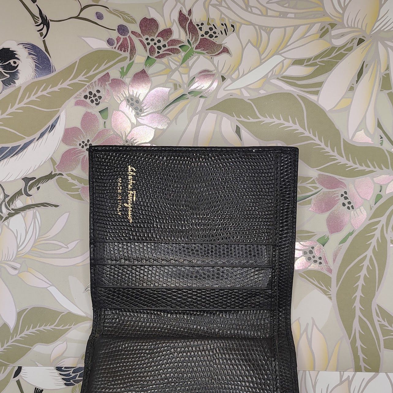 Salvatore Ferragamo Salvatore Ferragamo Vera Trifold Wallet w/Kisslock Size ONE SIZE - 8 Thumbnail