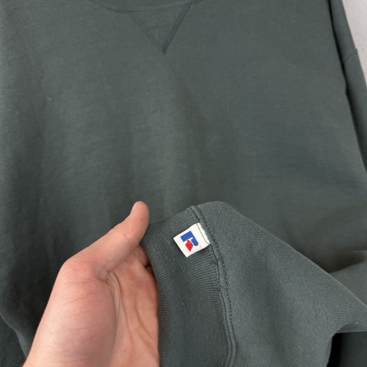 Russell Athletic Vintage Distressed 90’s Russel Athletic Sweatshirt Size US L / EU 52-54 / 3 - 2 Thumbnail