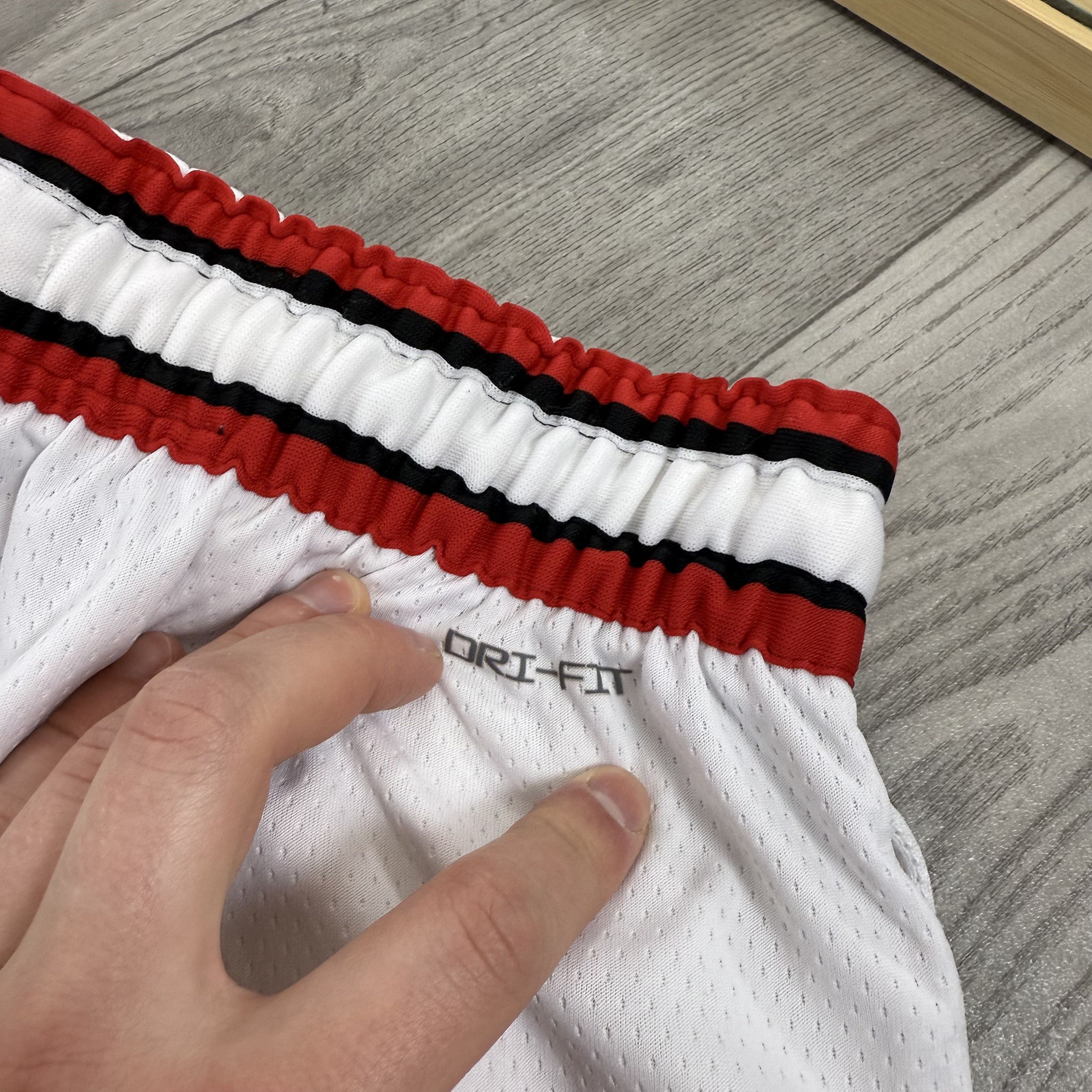 Nike Nike NBA Chicago Bulls White Jersey Shorts Size US 30 / EU 46 - 5 Thumbnail