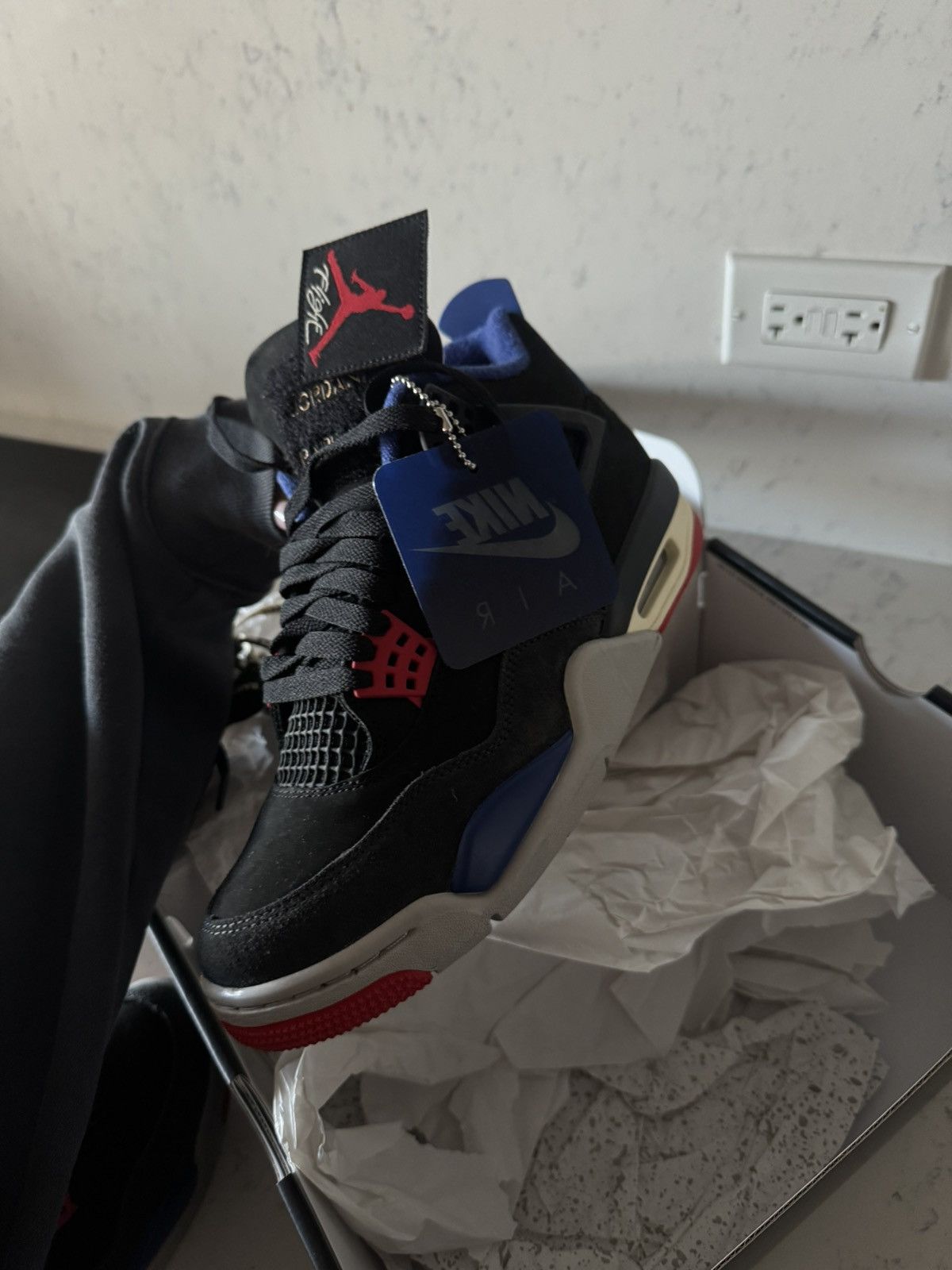 Jordan Brand Jordan 4 Air Rare (gold lettering) Size US 7.5 / EU 40-41 - 4 Thumbnail