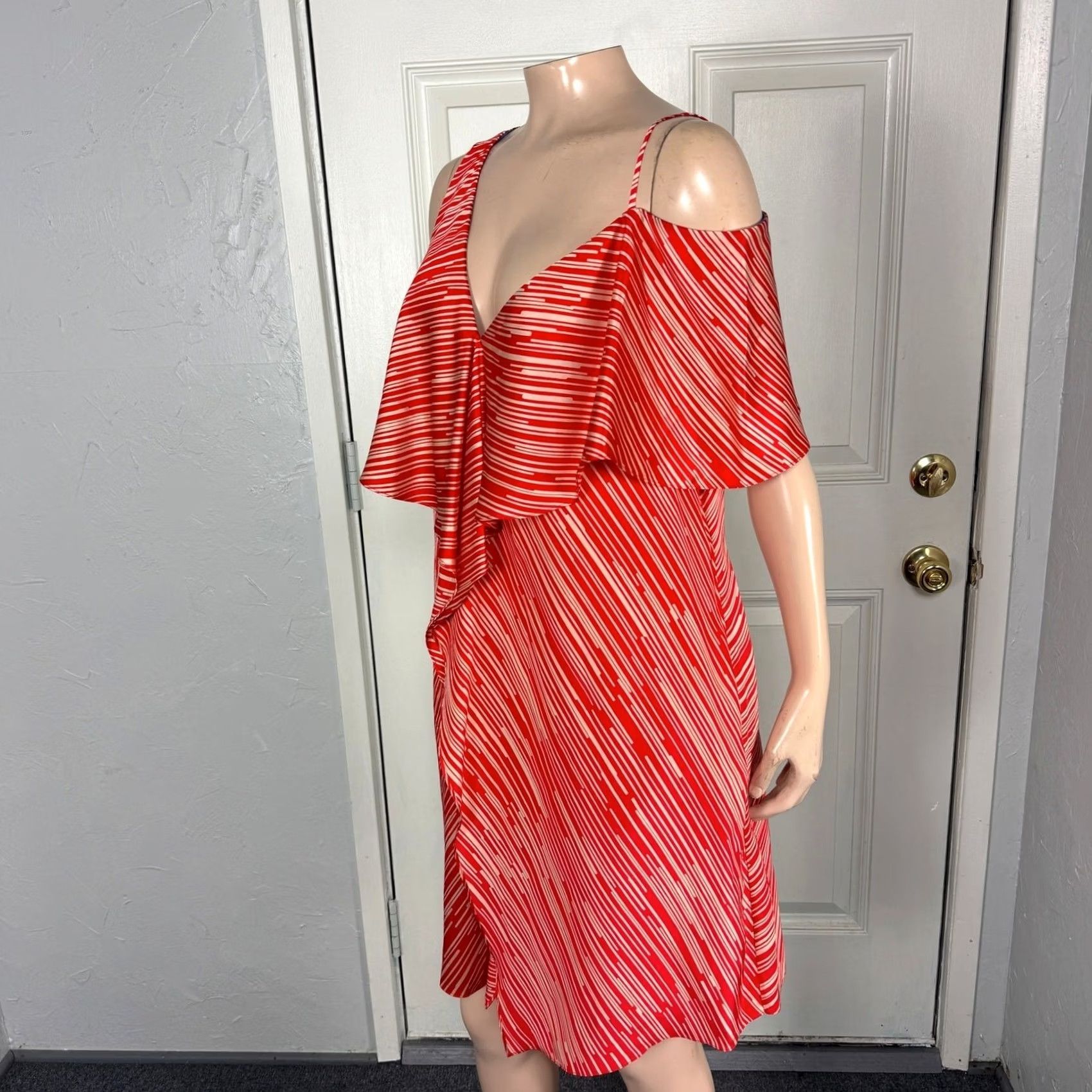 Diane von Furstenberg Diane von Furstenberg Dress Womens 10 Silk Striped Ruffle Designer Party Knee Length Red Size L / US 10 / IT 46 - 3 Thumbnail