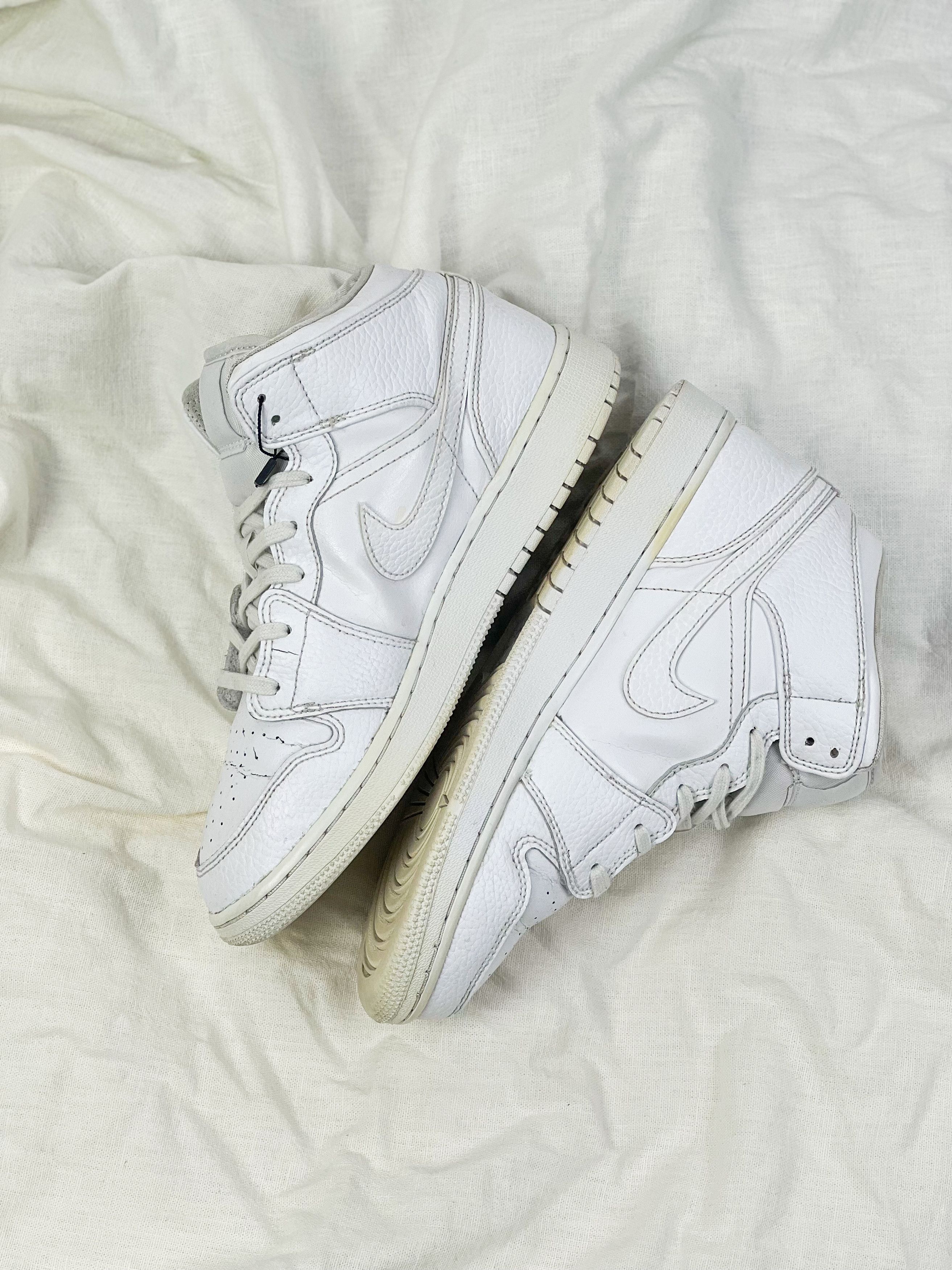 Jordan Brand Jordan 1 Retro Mid Triple White Size US 8 / IT 38 - 7 Thumbnail