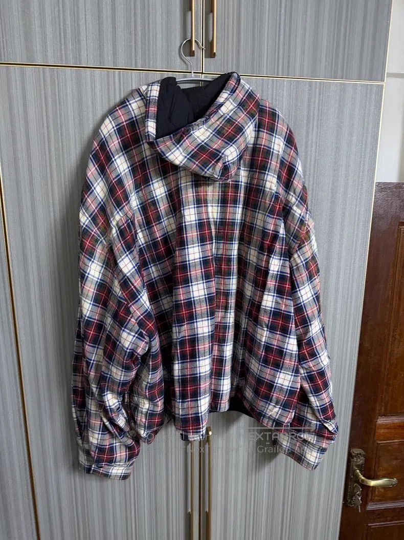 Balenciaga Balenciaga Rendered Gradient Plaid Hoodie Size US XXS / EU 40 - 2 Thumbnail