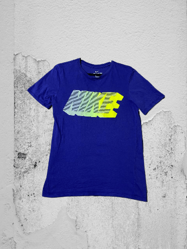 Nike × Vintage Vintage Nike streetwear center logo tee hype tee Size US S / EU 44-46 / 1 - 1 Thumbnail