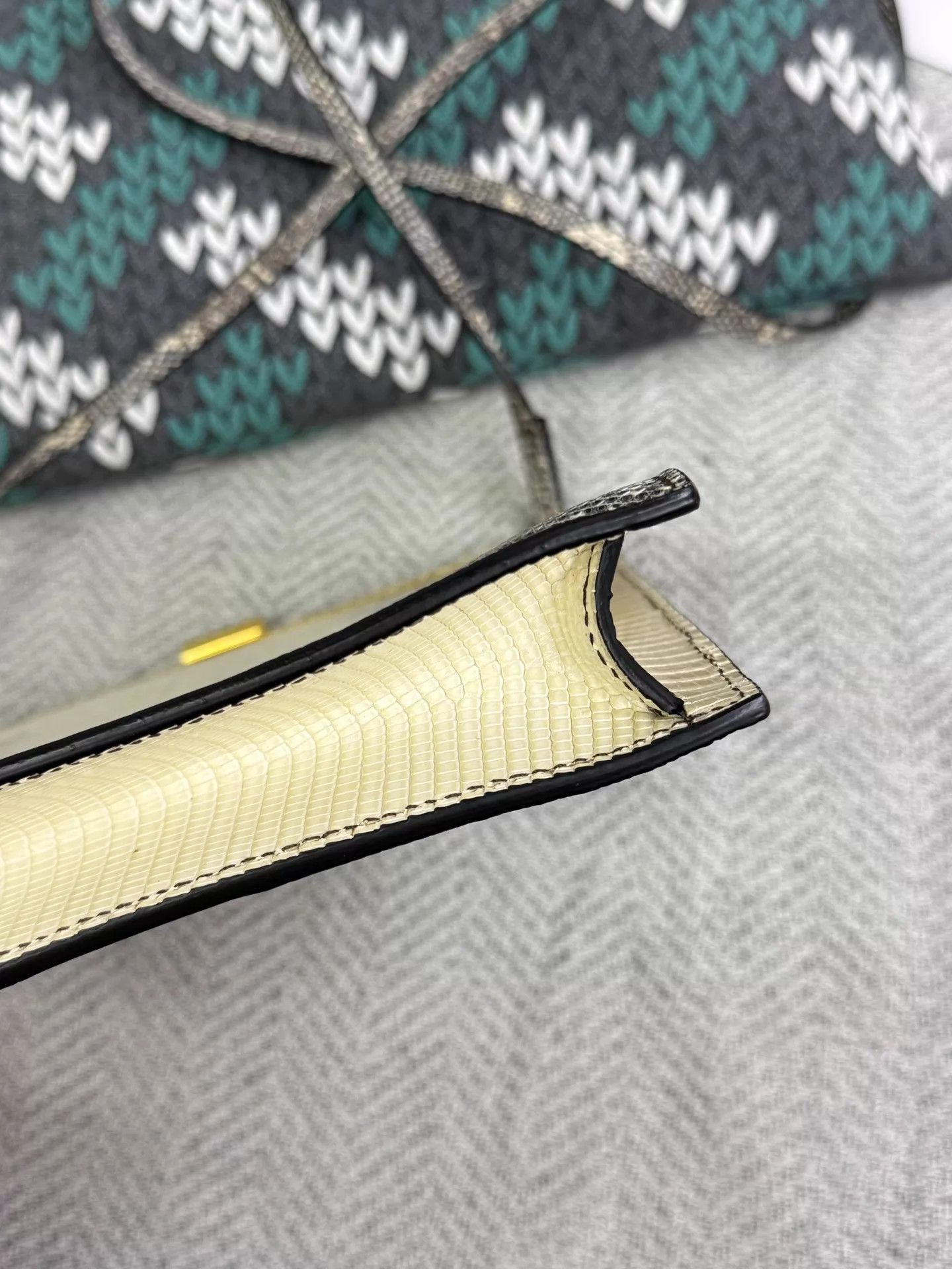 Celine Celine Himalayan Lizard Clasp Mini Vintage Clutch Size ONE SIZE - 6 Thumbnail
