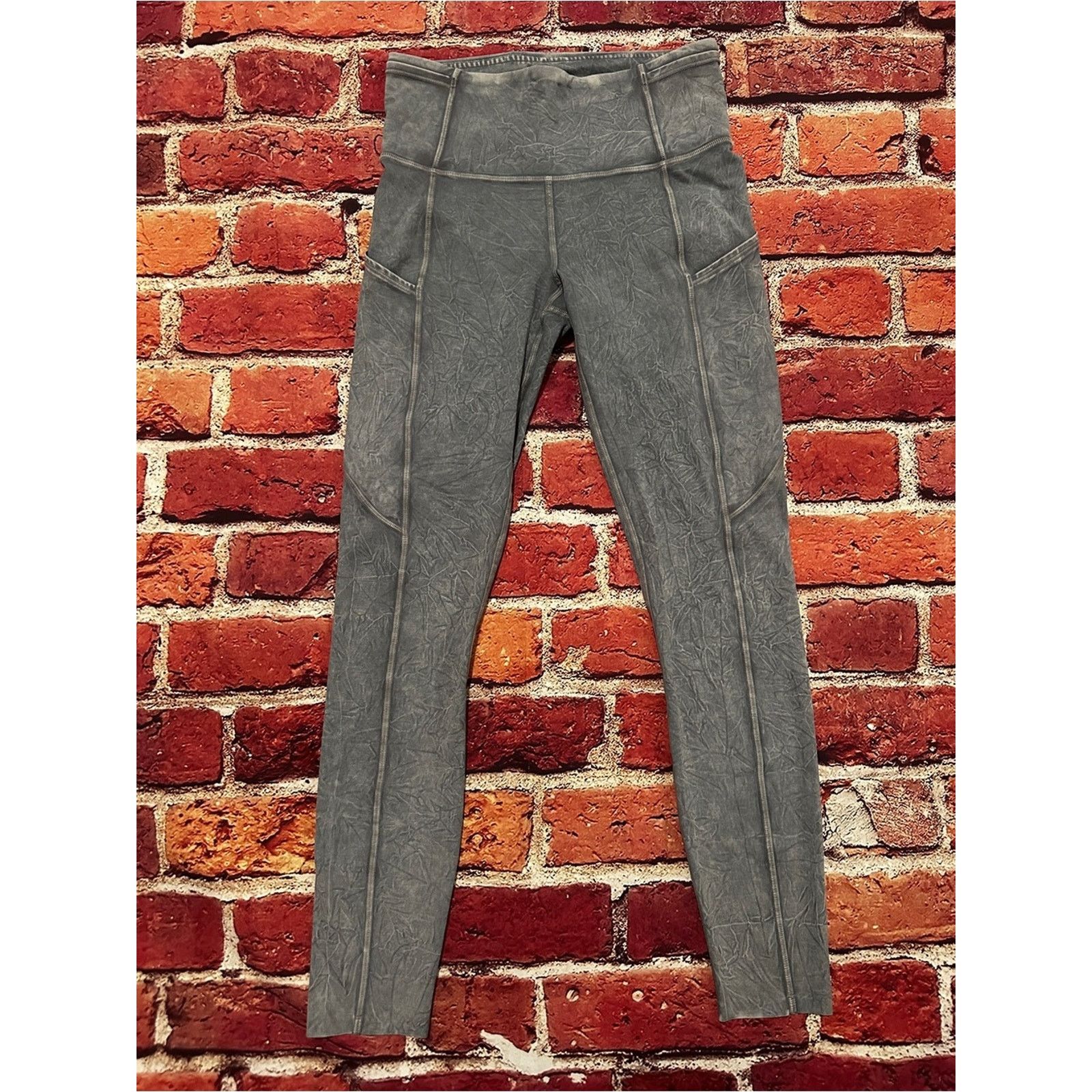 Lululemon Lululemon Fast & Free High-Rise Tights in a grey ice dye Size 27" / US 4 / IT 40 - 5 Thumbnail