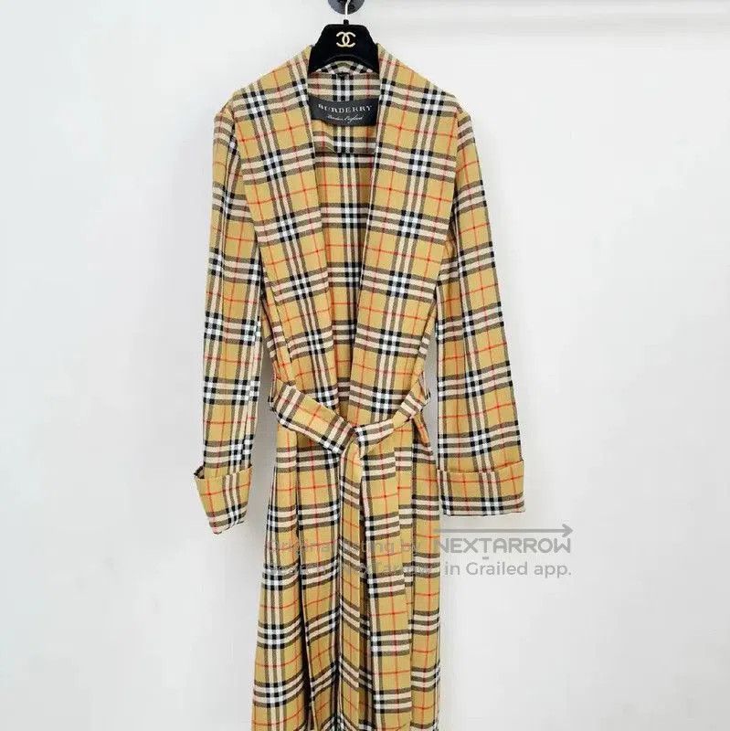 Burberry Burberry Yellow Women's Trench Coat. Size XS / US 0-2 / IT 36-38 - 1 Thumbnail