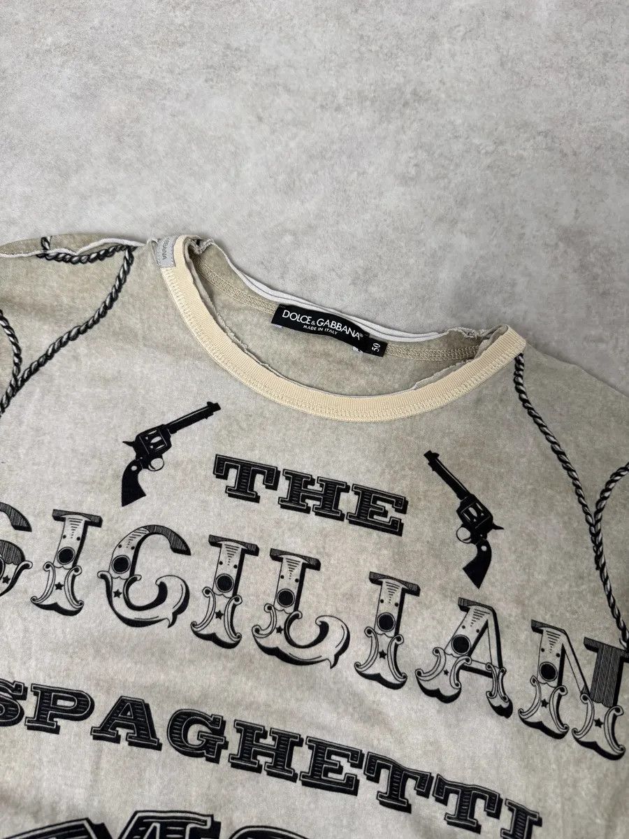 Dolce & Gabbana 2010s Dolce & Gabbana Faded Grey Gun Rose T-Shirt Size US M / EU 48-50 / 2 - 8 Thumbnail