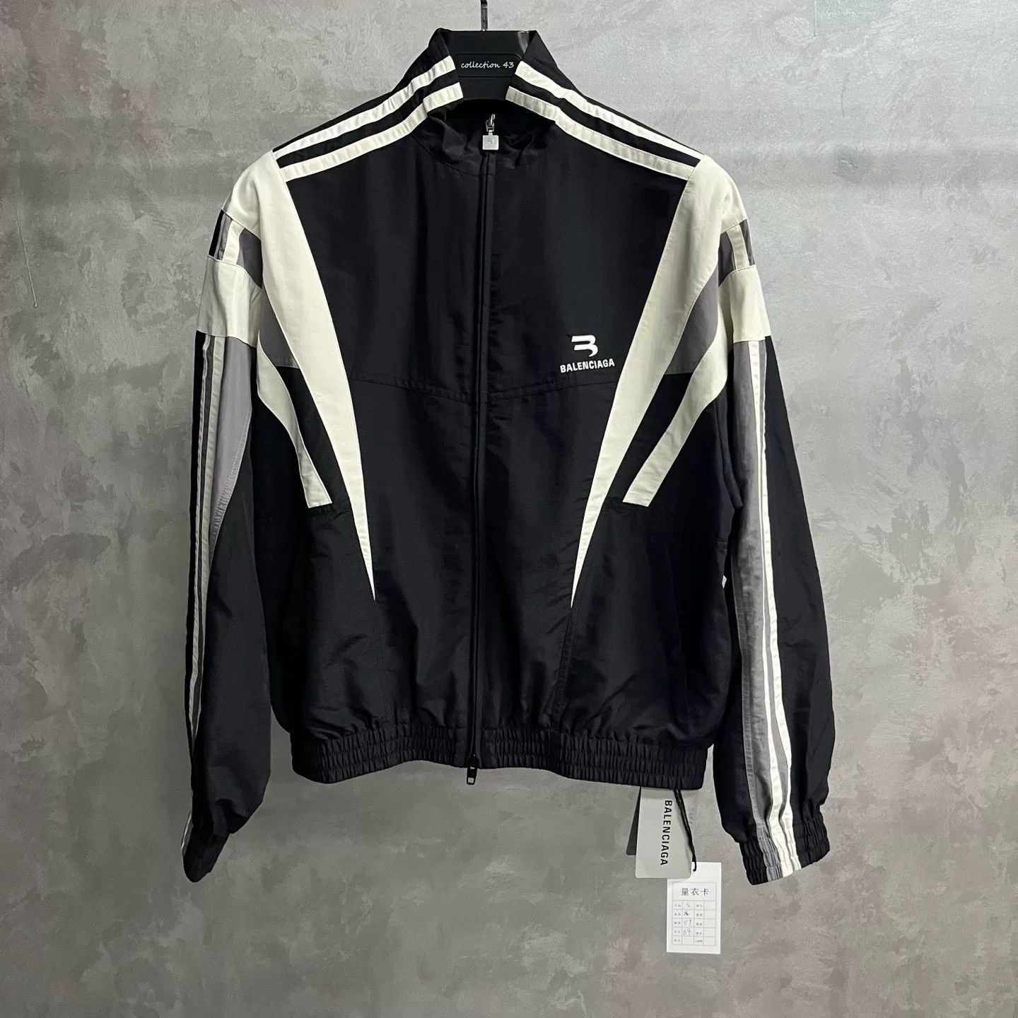 Balenciaga Balenciaga Retro Printed Black Hoodie s Men Size US S / EU 44-46 / 1 - 1 Thumbnail