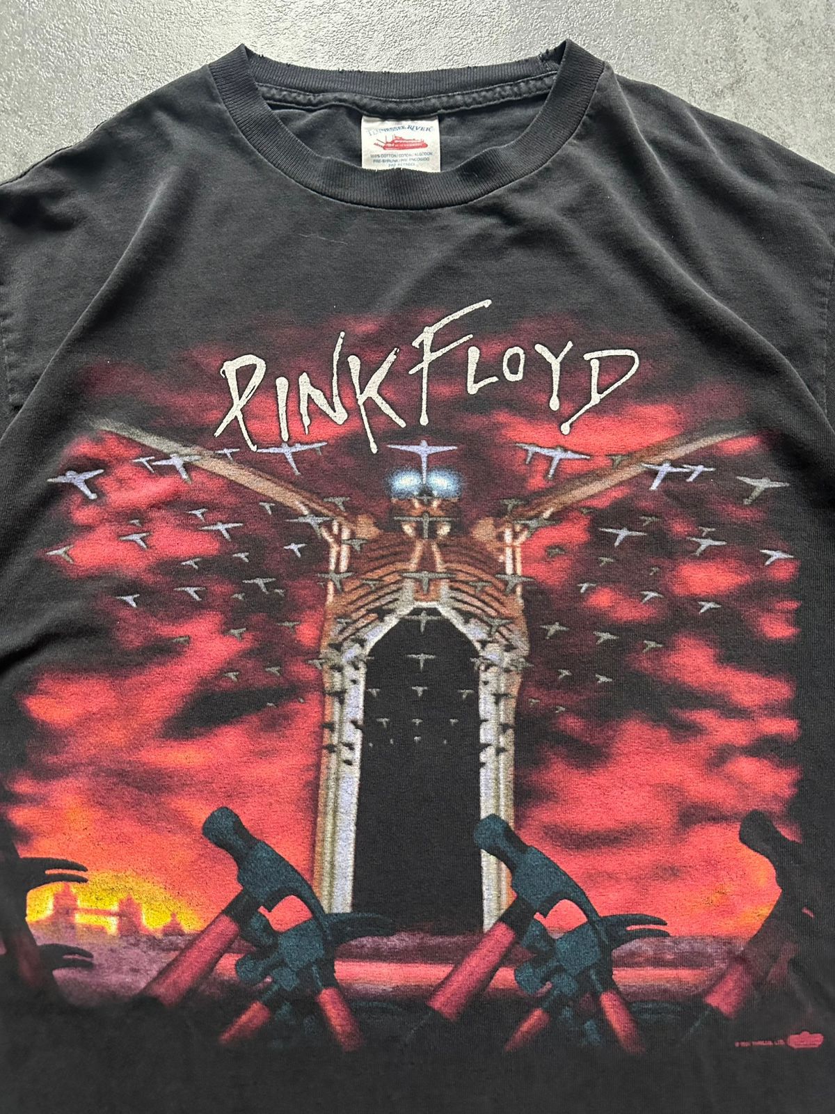 Vintage Vintage Pink Floyd the wall tee Size US M / EU 48-50 / 2 - 2 Thumbnail