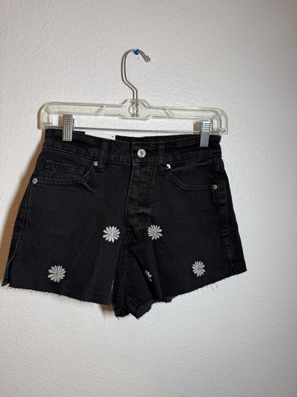 Forever 21 Forever 21 Black Denim shorts Size 25" / US 0 / IT 36 - 1 Thumbnail