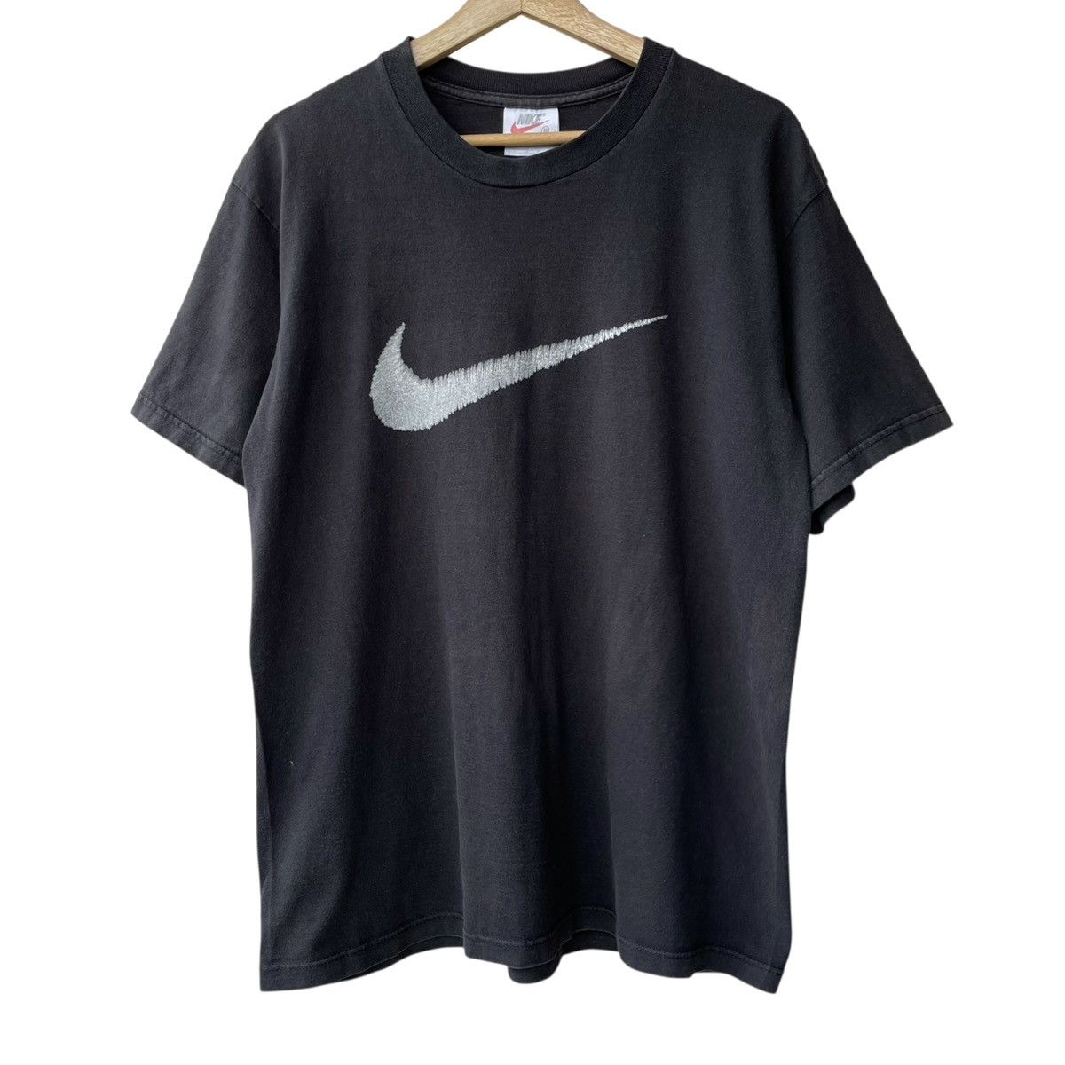 Nike Nike Sportswear Swoosh Logo Vintage 2000s Made In USA Tee Size US M / EU 48-50 / 2 - 1 Thumbnail