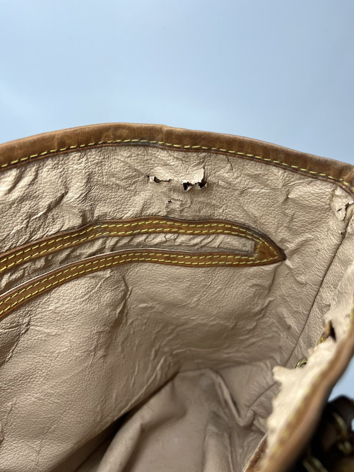 Louis Vuitton Authentic LOUIS VUITTON Bucket Bag Size ONE SIZE - 17 Thumbnail