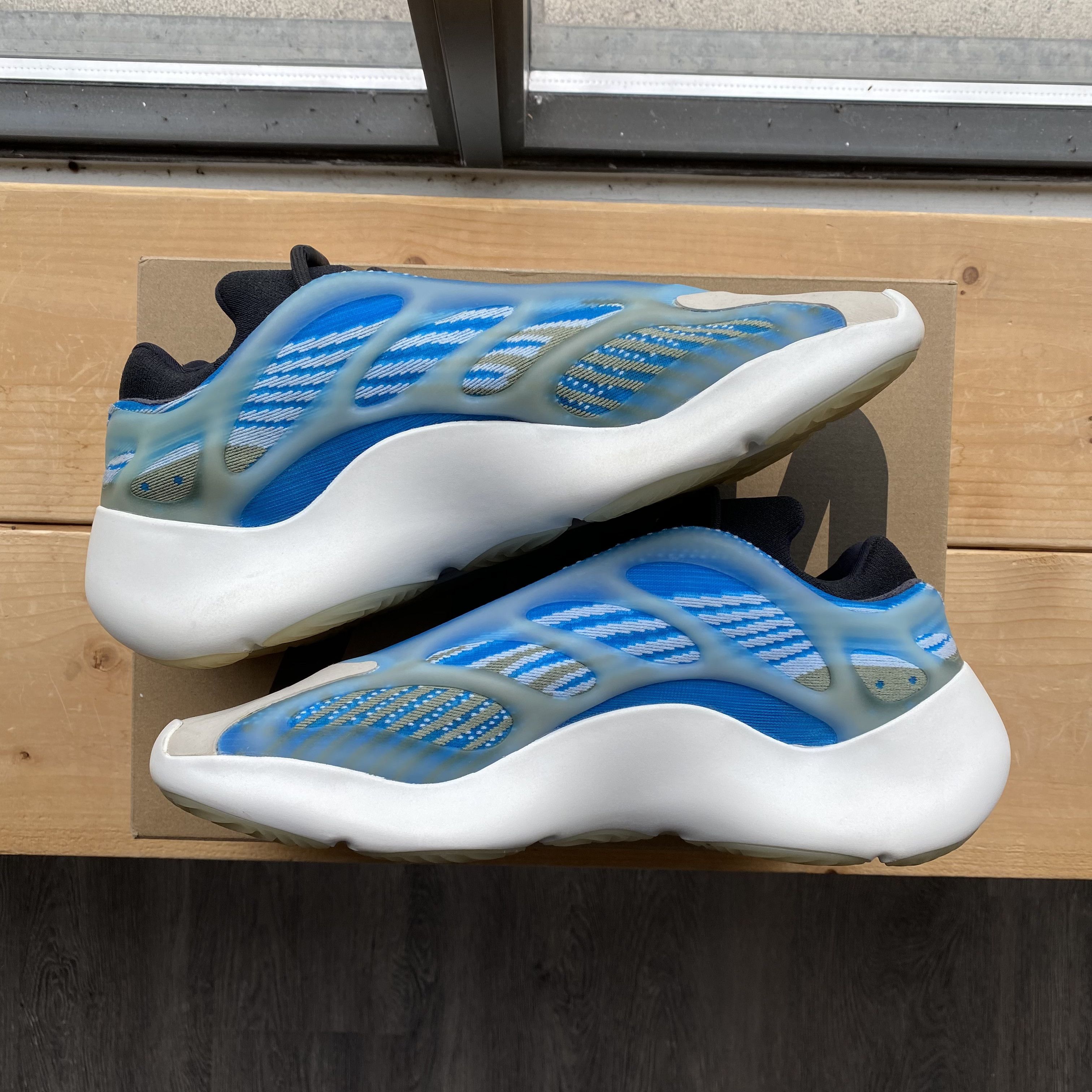 Adidas × Kanye West Yeezy 700 V3 Size US 11 / EU 44 - 6 Thumbnail