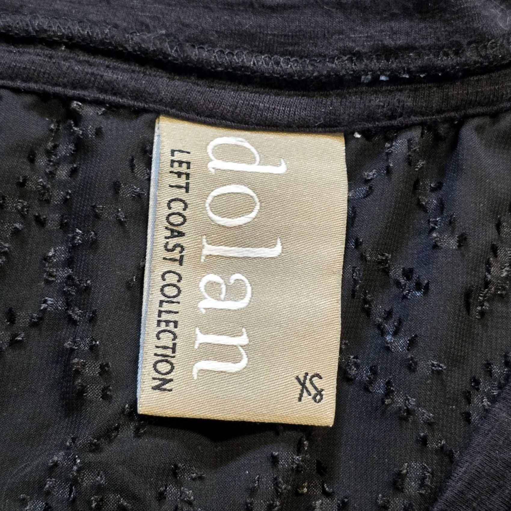 Anthropologie Dolan Anthropologie Top Women XS Black V Neck Capsule Lace Shoulders Casual Blouse Shirt Women XS Black V-Neck Lace Shoulders Casual Modern Classic Size XS / US 0-2 / IT 36-38 - 4 Thumbnail