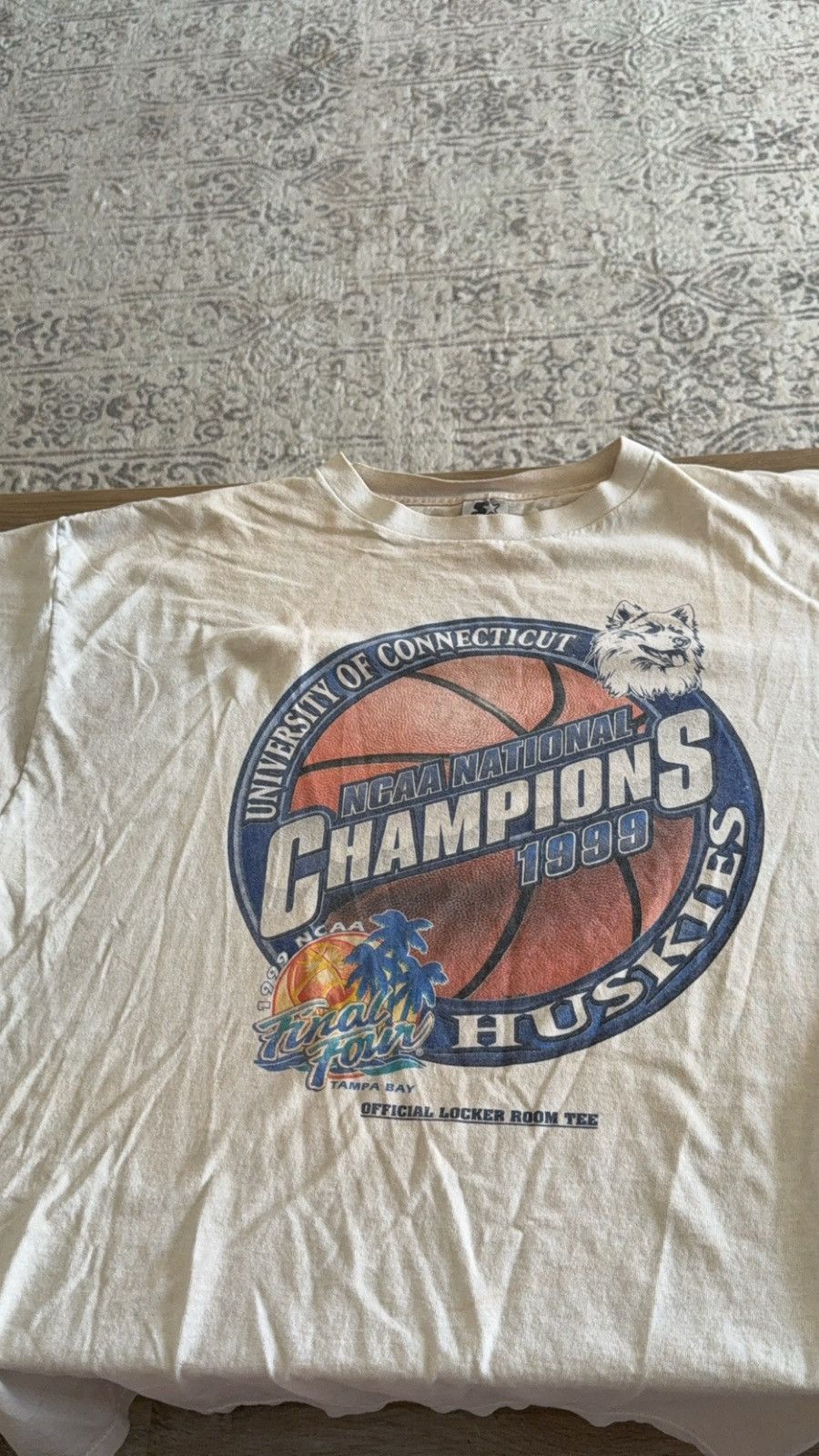 Vintage Vintage 1999 Connecticut Huskys tee Size US XL / EU 56 / 4 - 1 Thumbnail