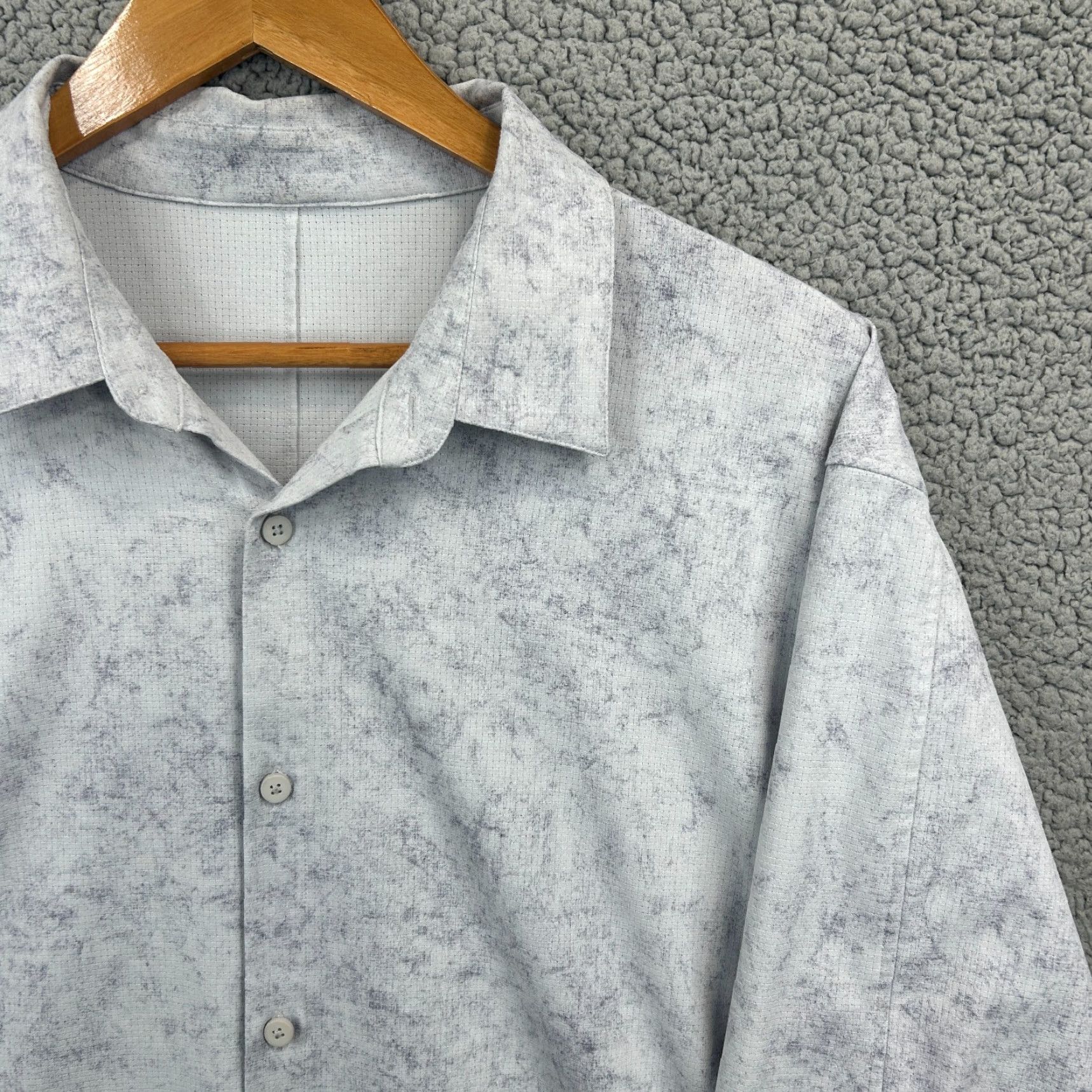 Lululemon Shirt Mens 2XL White Geometric Long Sleeve Button-Up Collar 2XL  Regular Breathable Stretch