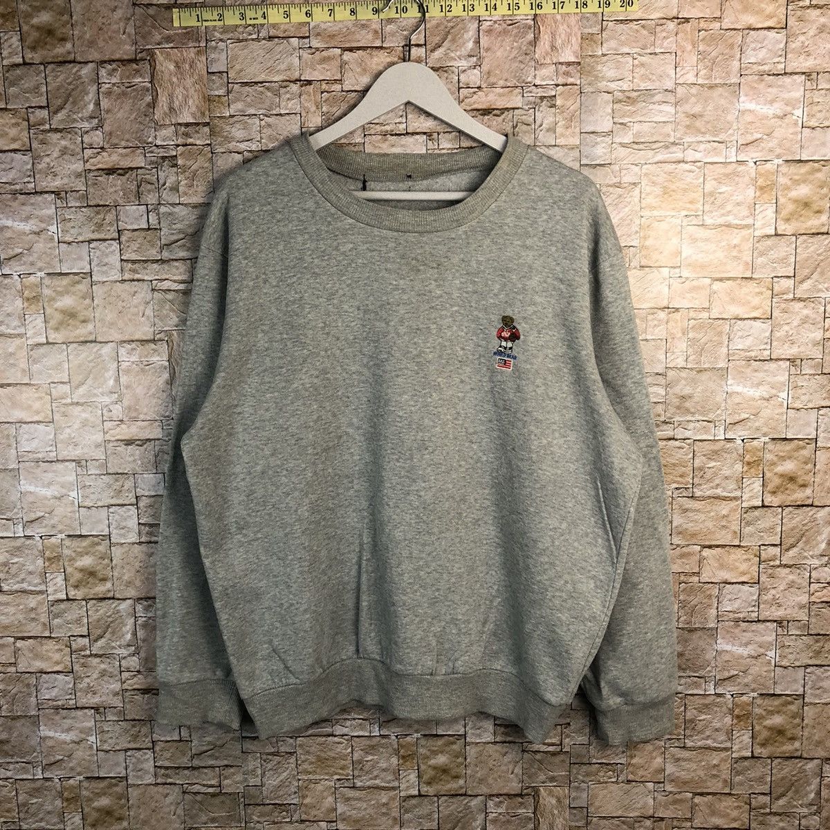 Japanese Brand × Vintage World Bear Grey vintage Sweatshirt #A171 Size US L / EU 52-54 / 3 - 1 Thumbnail