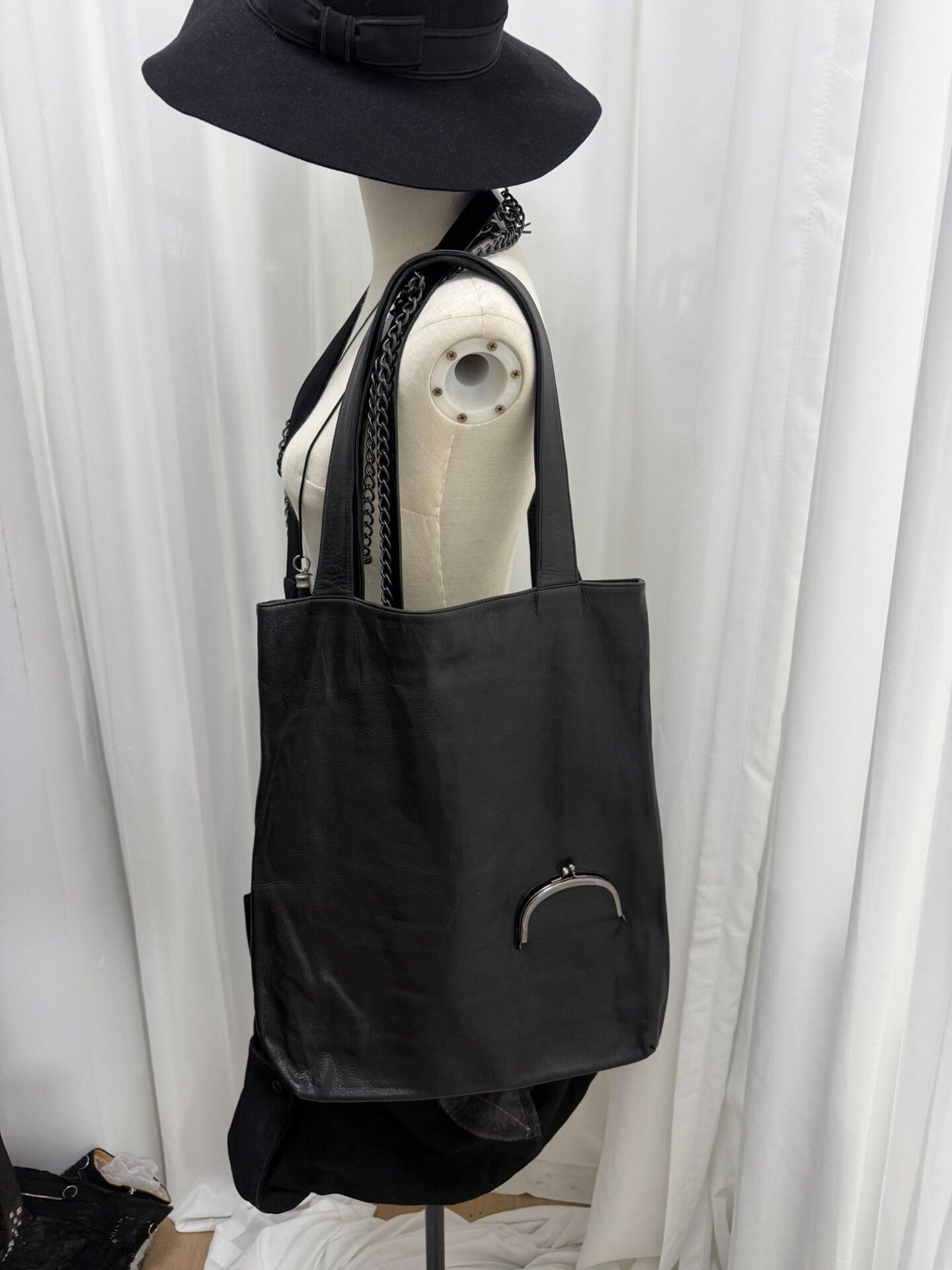 Yohji Yamamoto Yohji Yamamoto Black Leather Tote Bag Size ONE SIZE - 1 Thumbnail