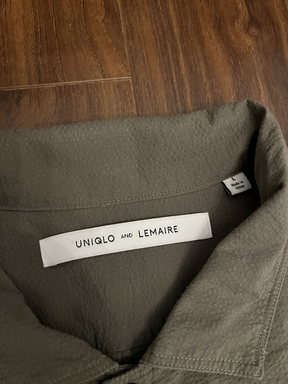 Lemaire × Uniqlo Lemaire x Uniqlo Seersucker Button Up in Khaki Green Size US S / EU 44-46 / 1 - 3 Thumbnail